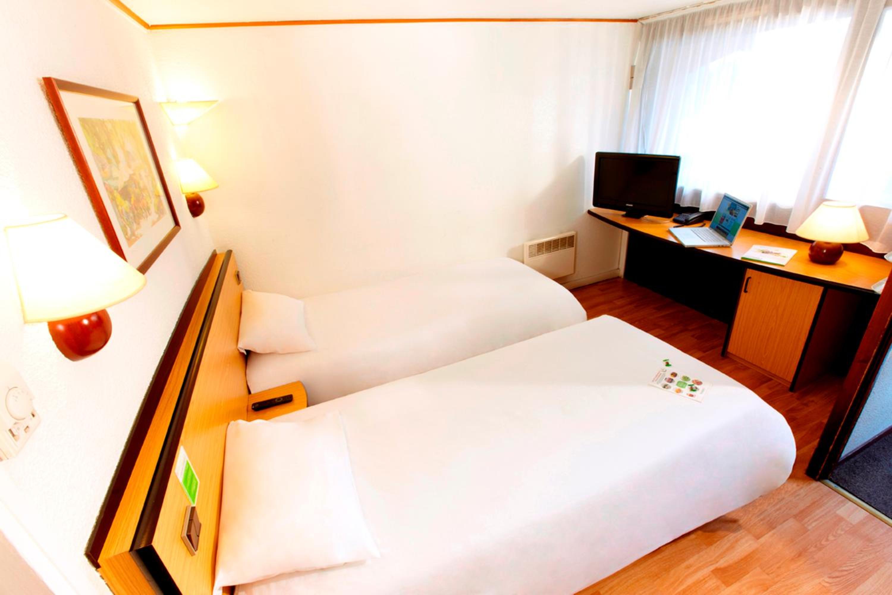 Twin Room - Photo 1