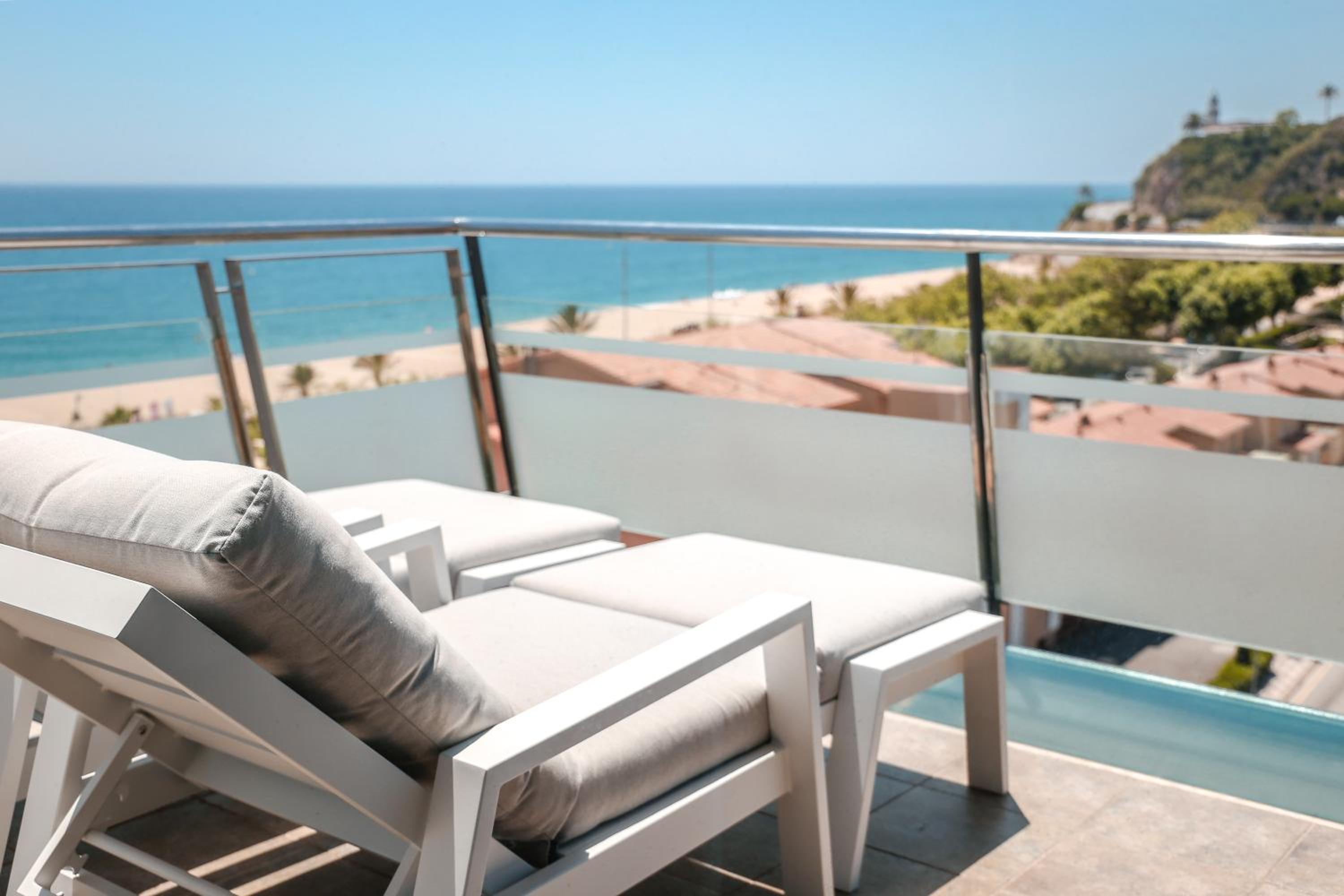 Deluxe Suite with Sea View photo 2