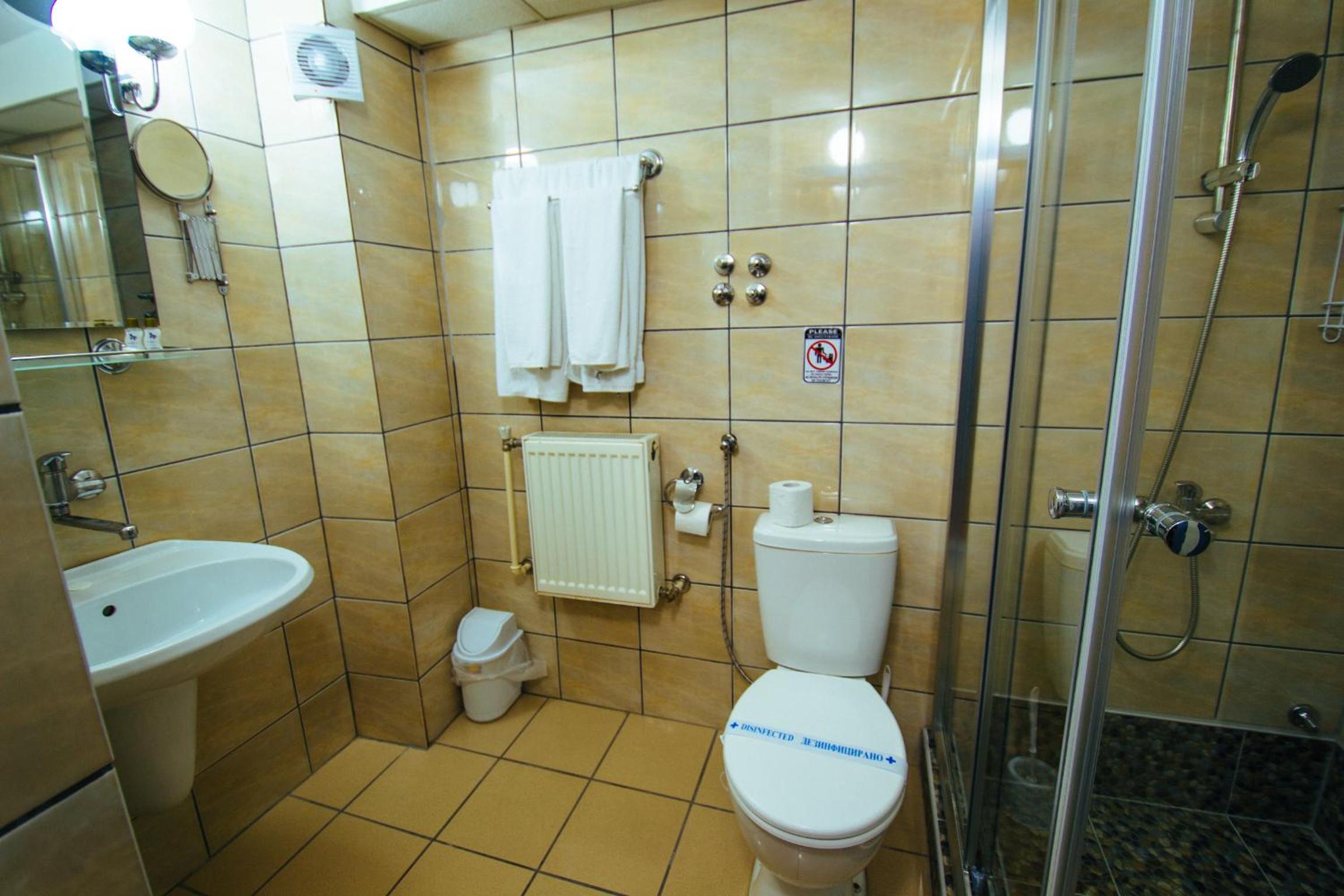 Deluxe Double or Twin Room with Balcony - Photo 2