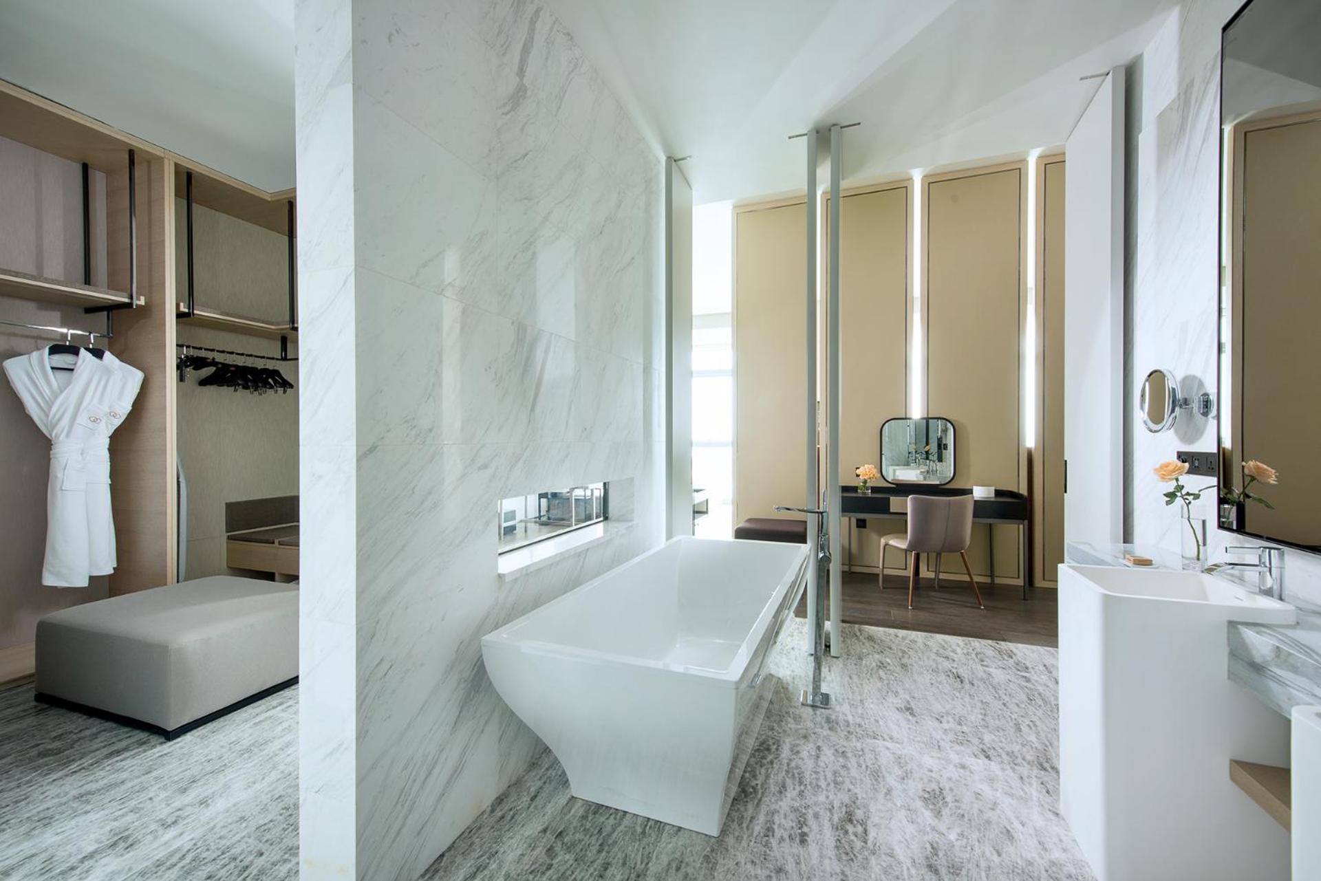 Junior Suite (King bed)