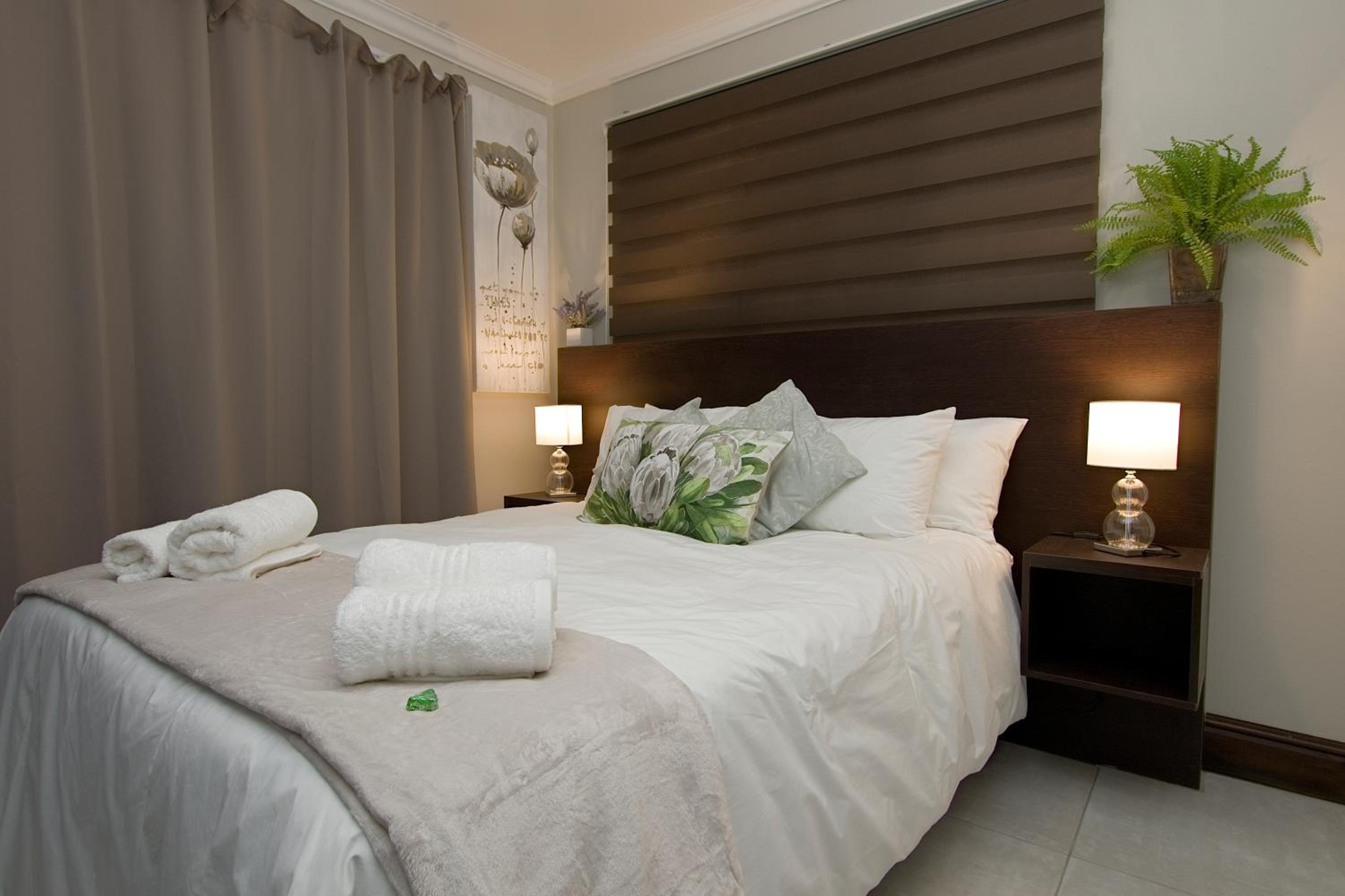 Standard Double Room with Shower - Photo 16