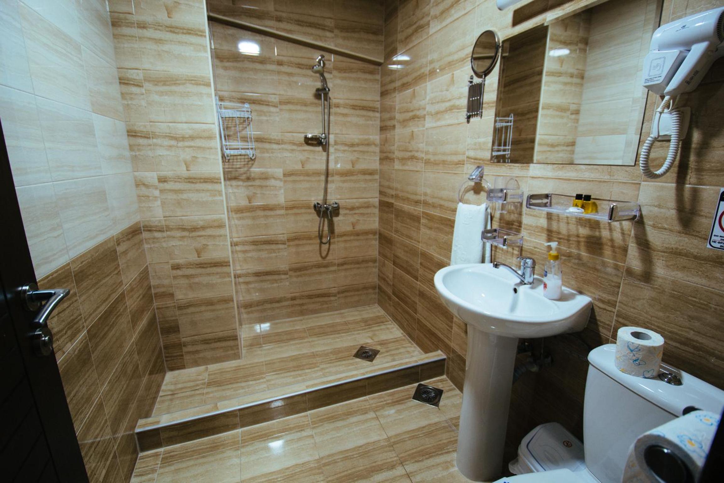  Standard Quadruple Room with Balcony  - Photo 5