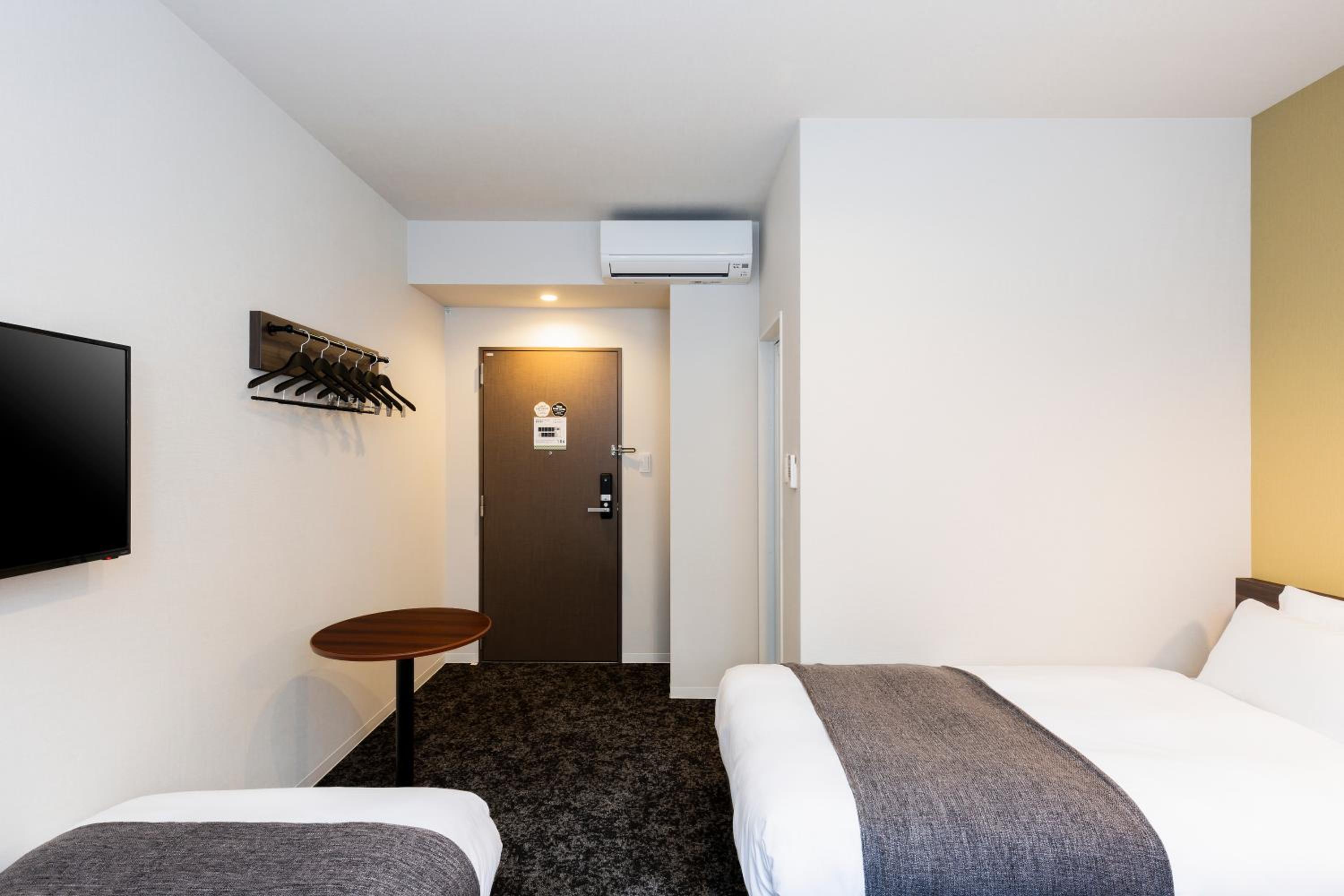 Twin Room with Sofa Bed - Photo 3