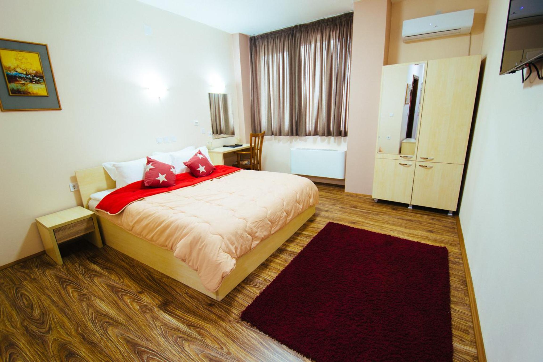 Double or Twin Room - Photo 5