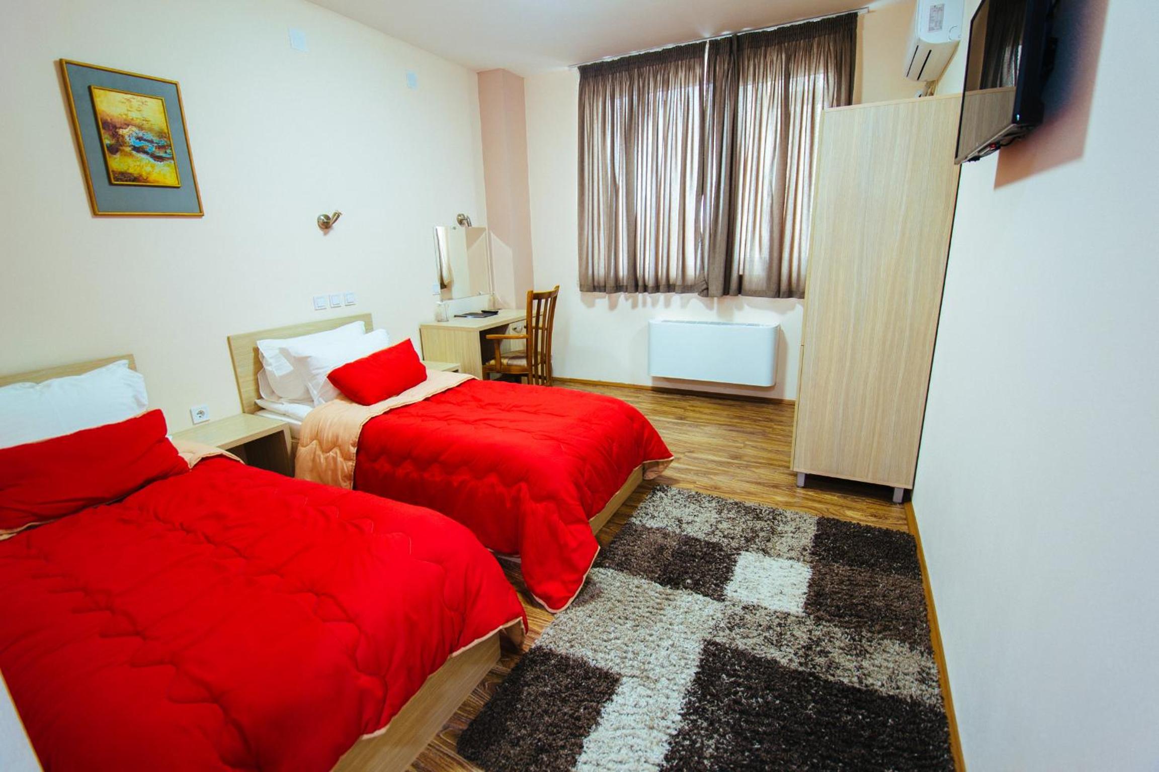Double or Twin Room - Photo 6