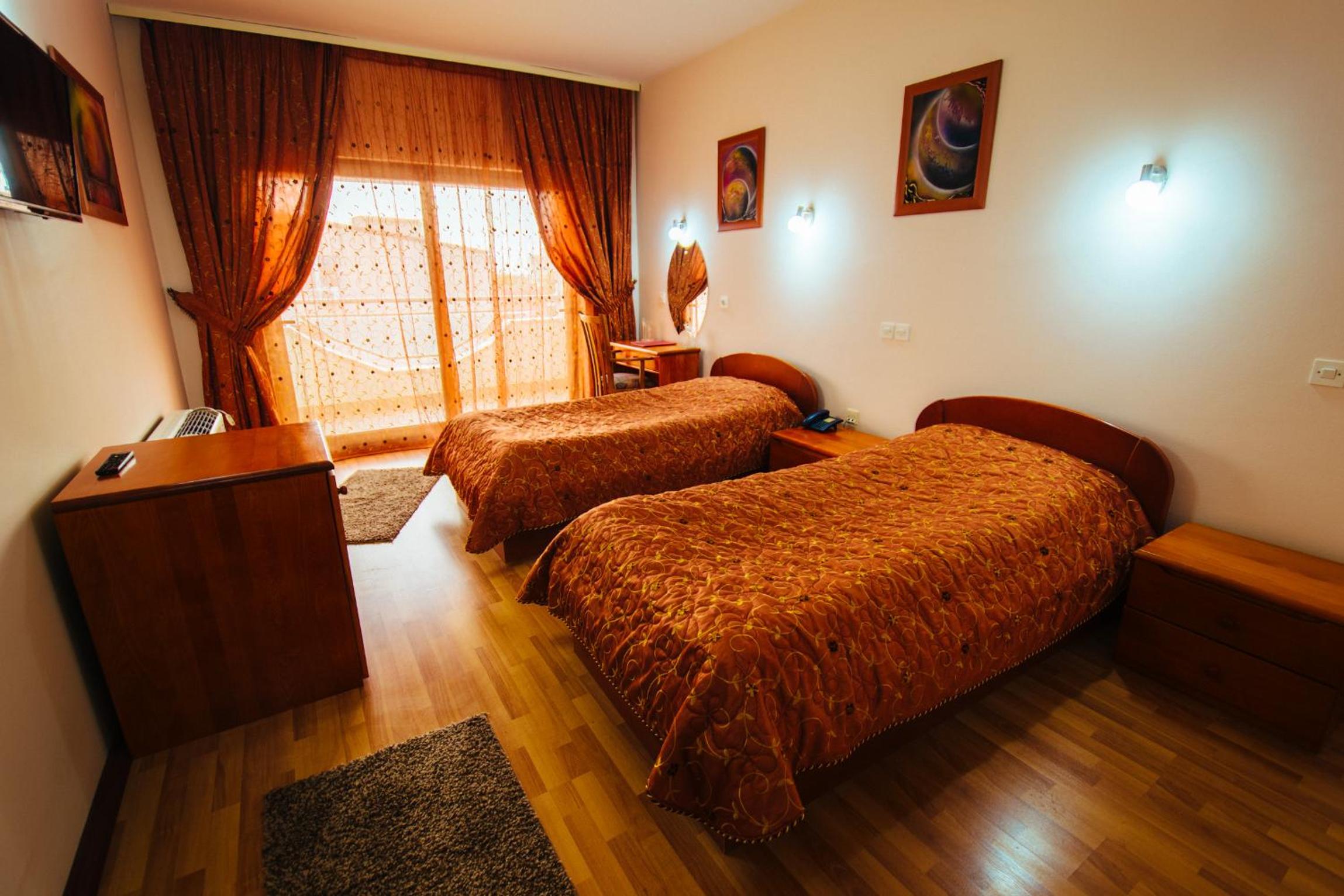 Deluxe Double or Twin Room with Balcony - Photo 5