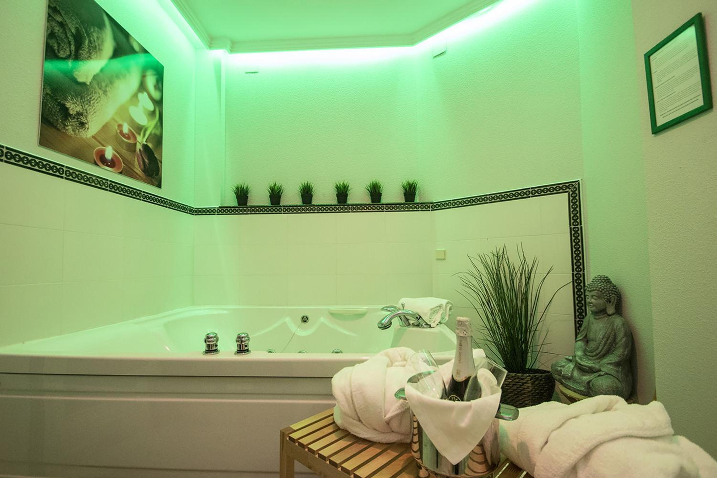 Studio with Hydromassage bathtub photo 2