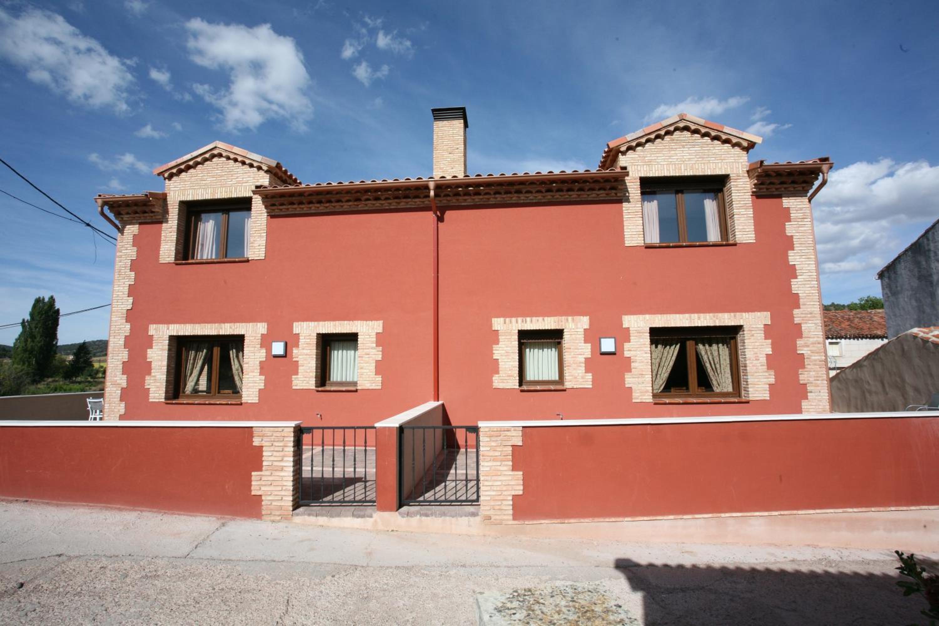 Eight-Bedroom House photo 3
