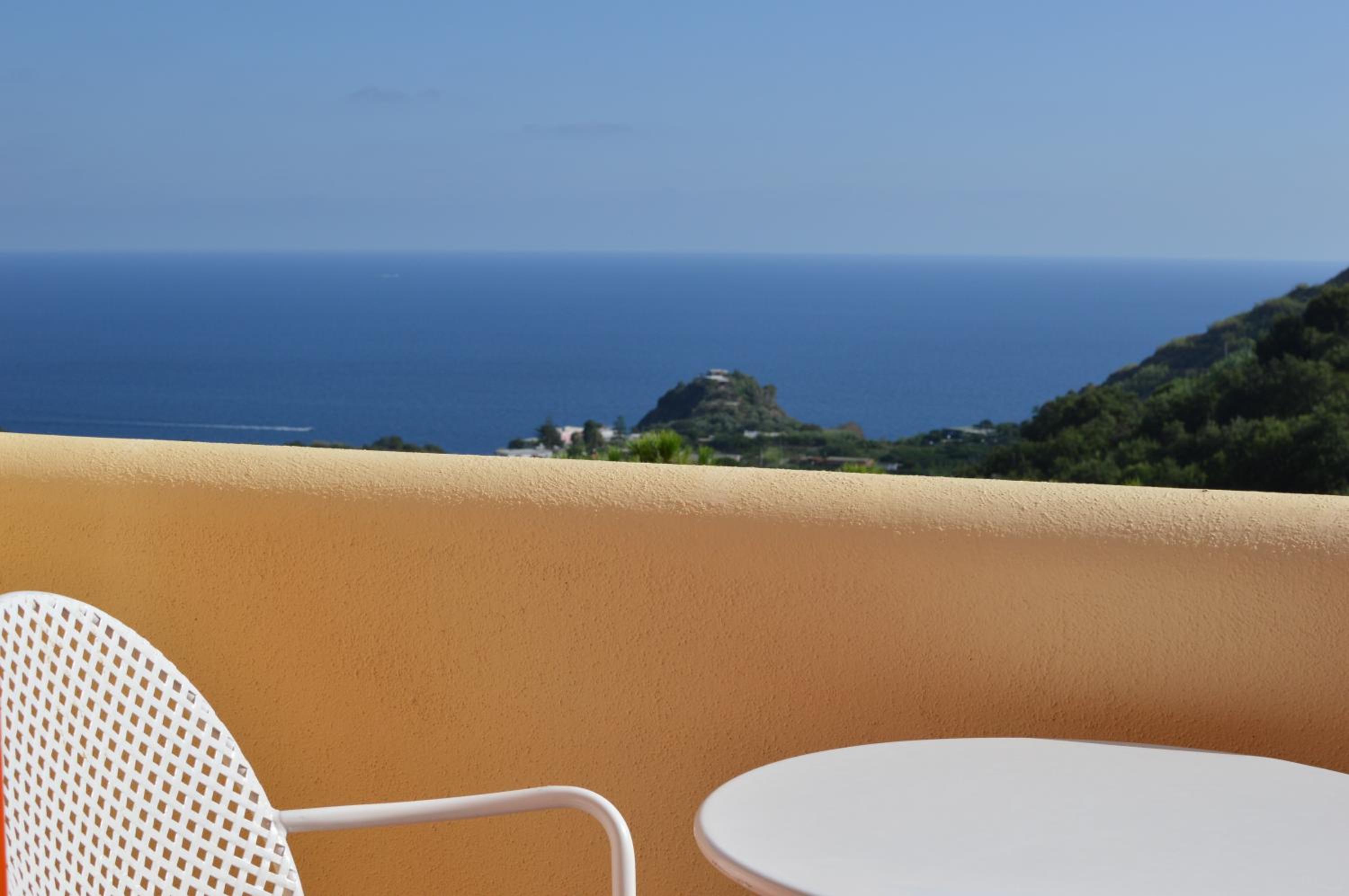 Superior Double or Twin Room with Sea View - Photo 3