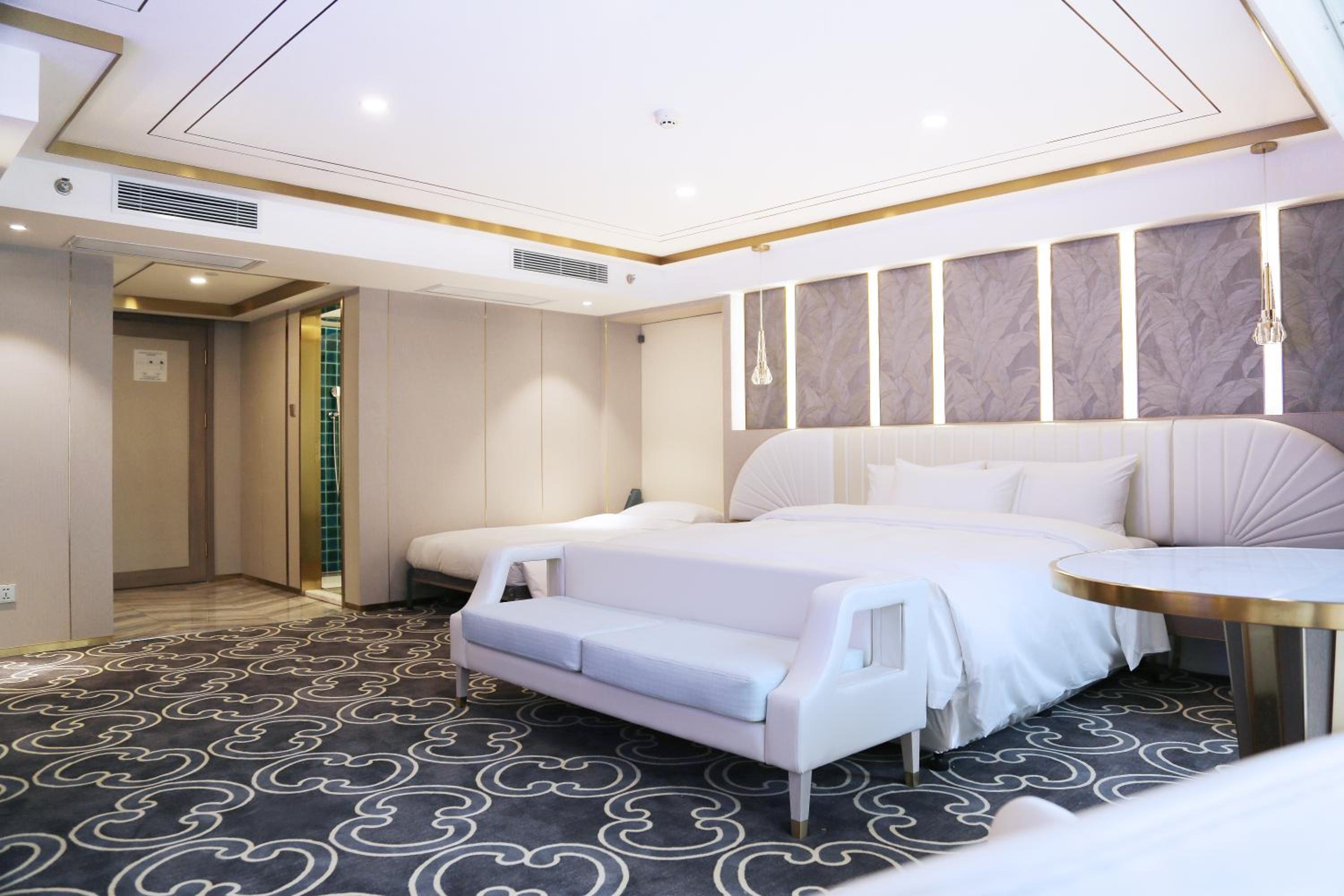 Deluxe Family Room - Photo 3