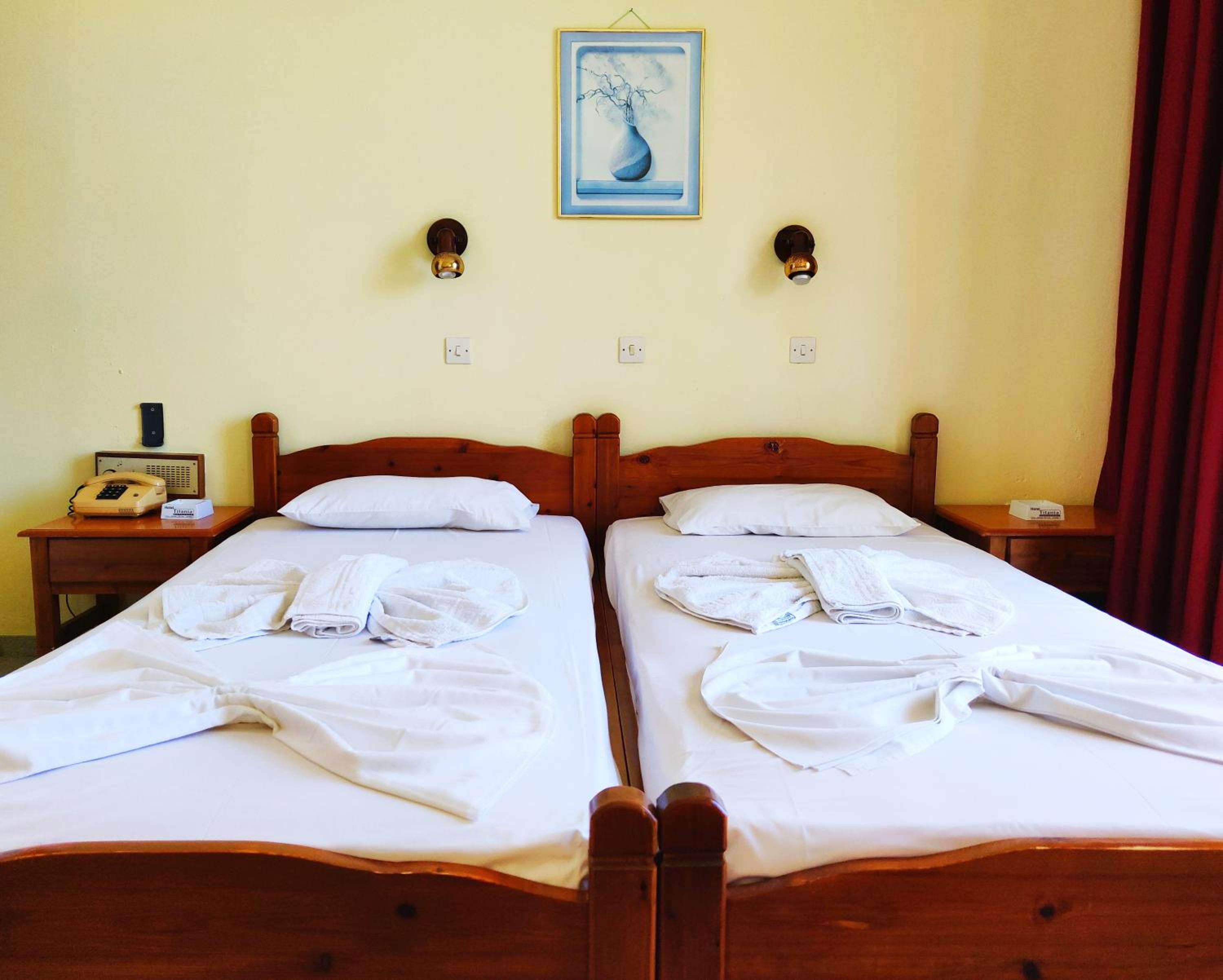 Twin Room with Balcony - Photo 2