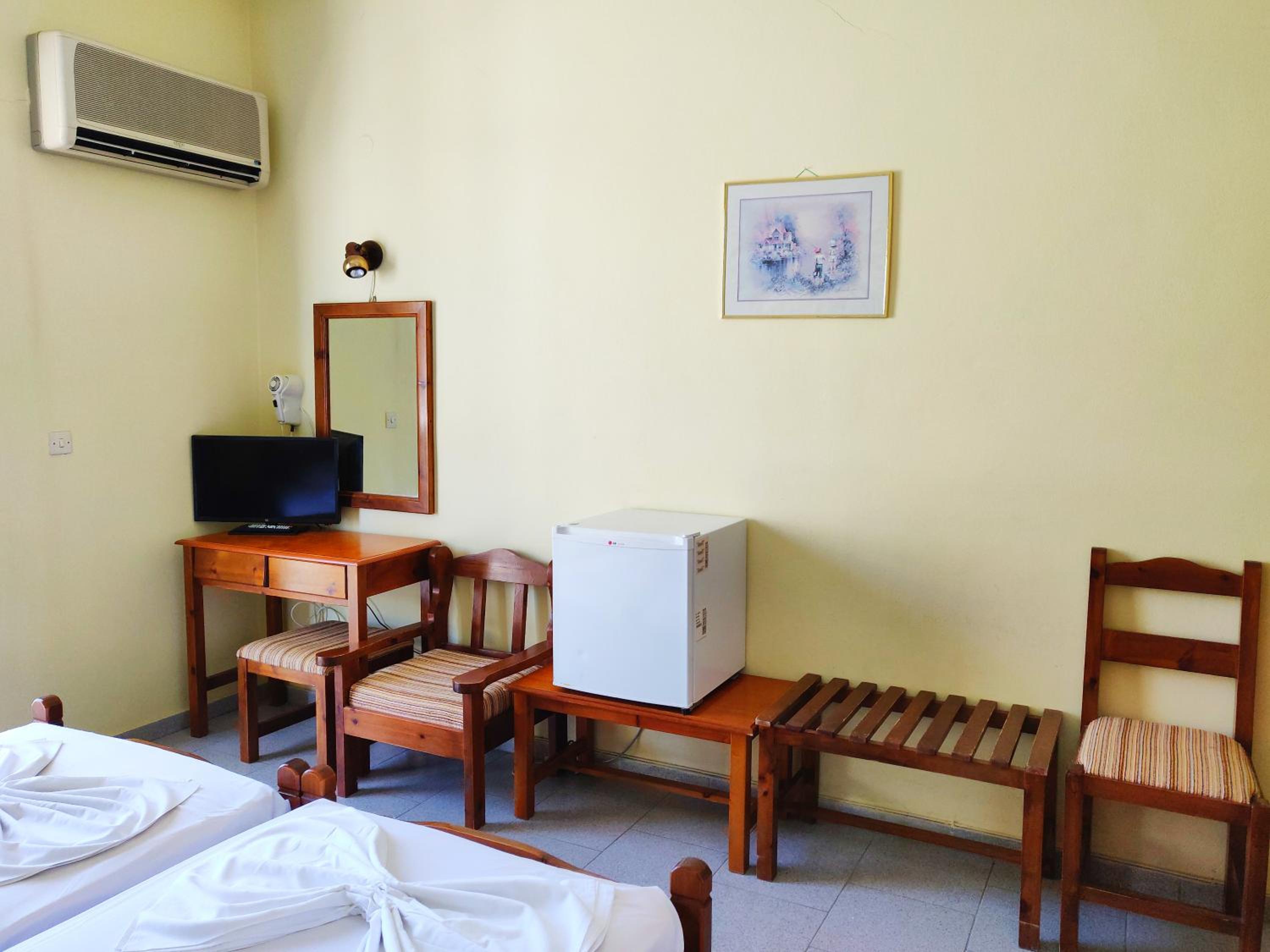 Twin Room with Balcony - Photo 7