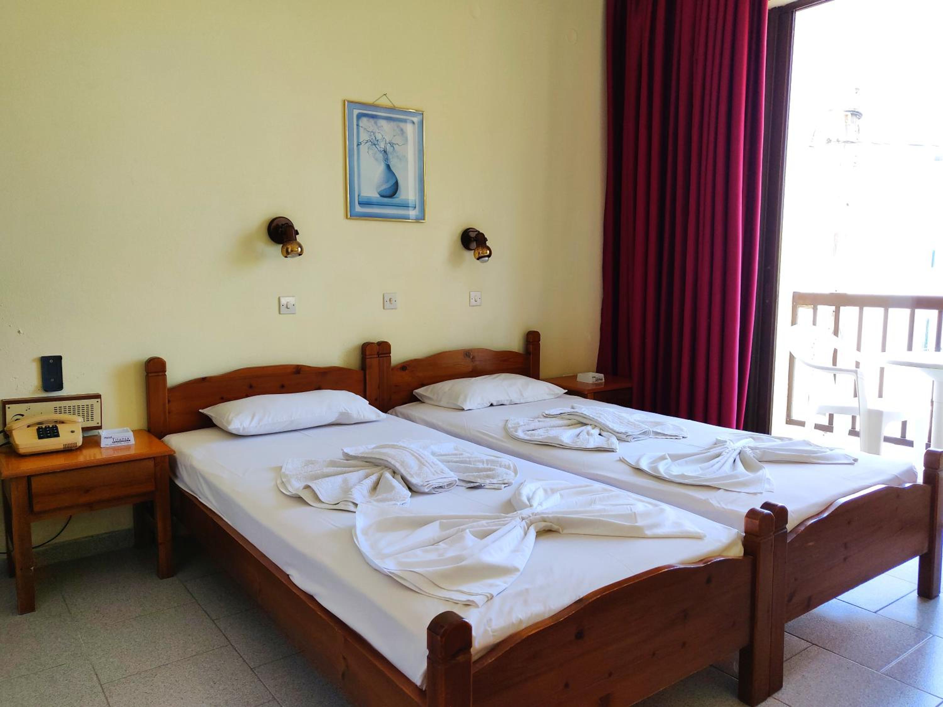 Twin Room with Balcony - Photo 3