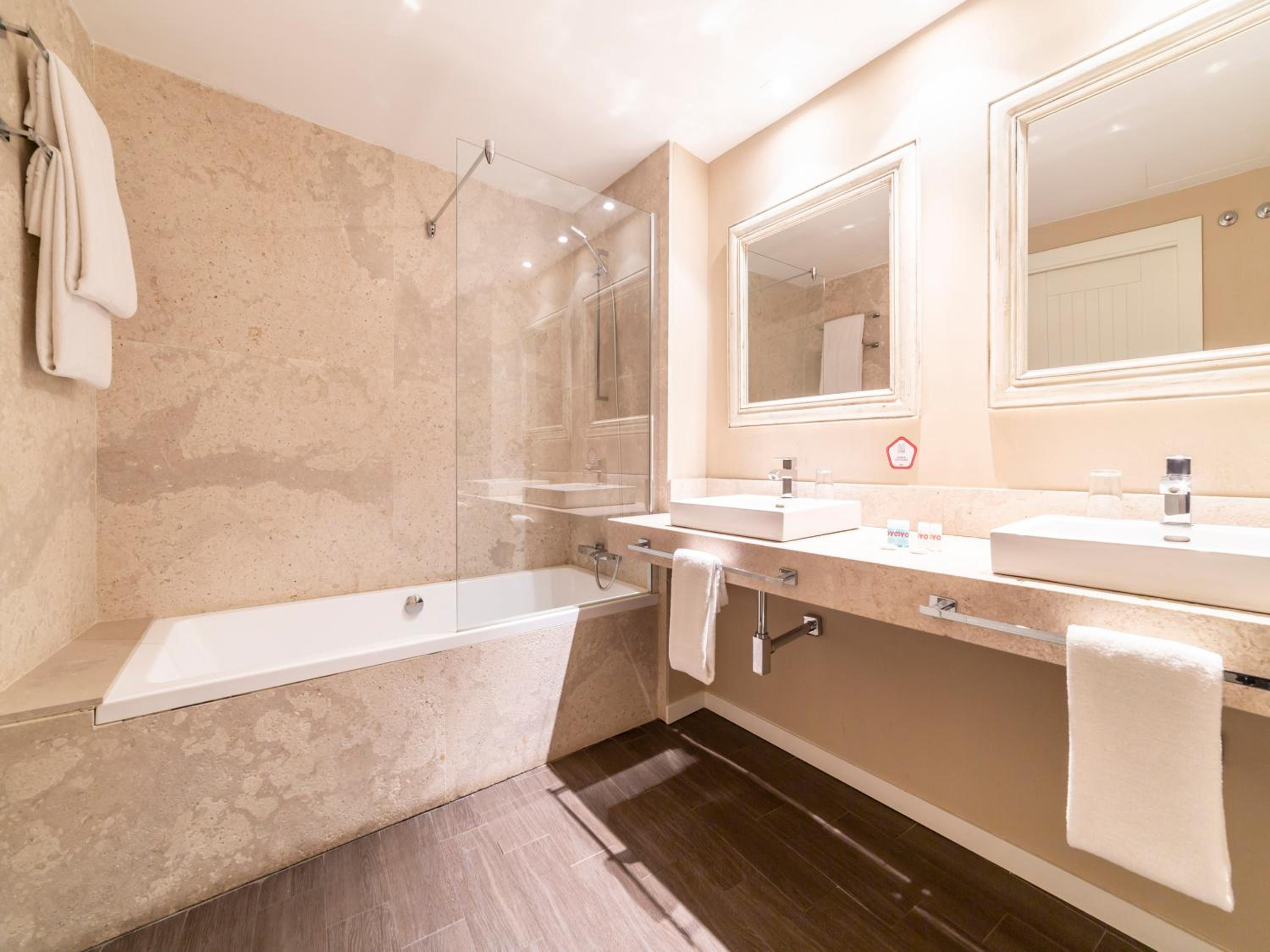 Double Room - Photo 5