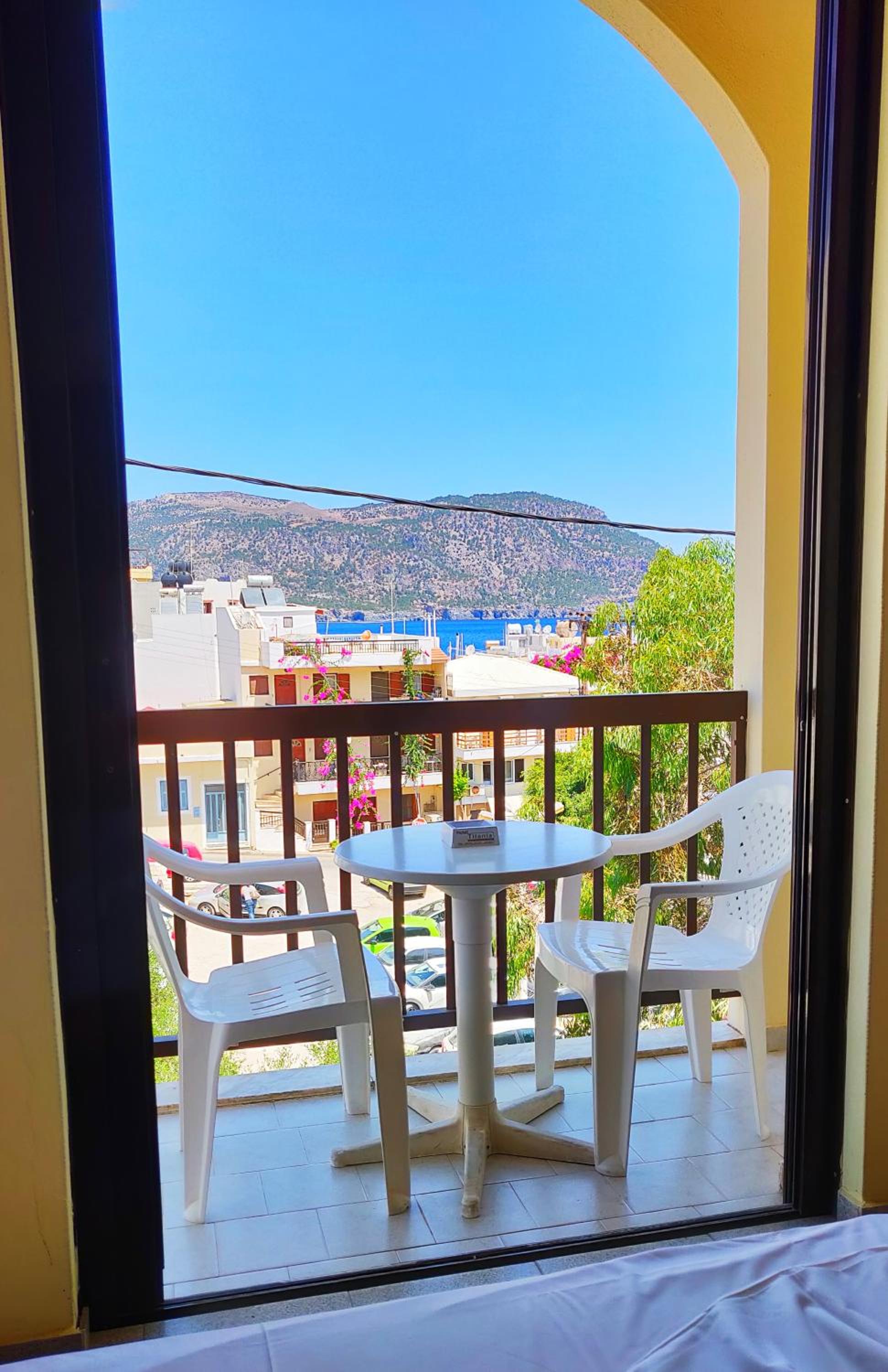 Twin Room with Balcony - Photo 4