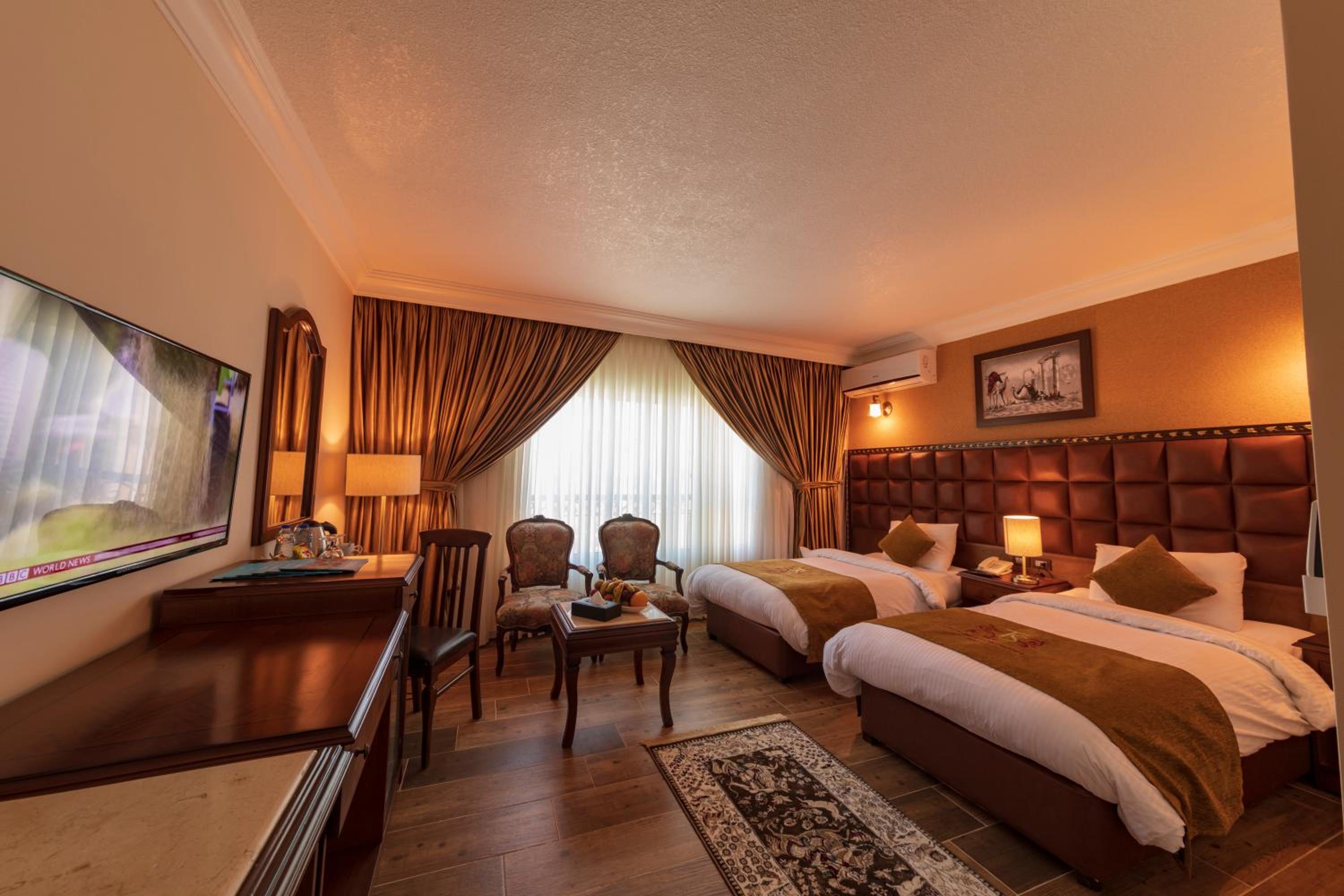 Deluxe Twin Room photo 3