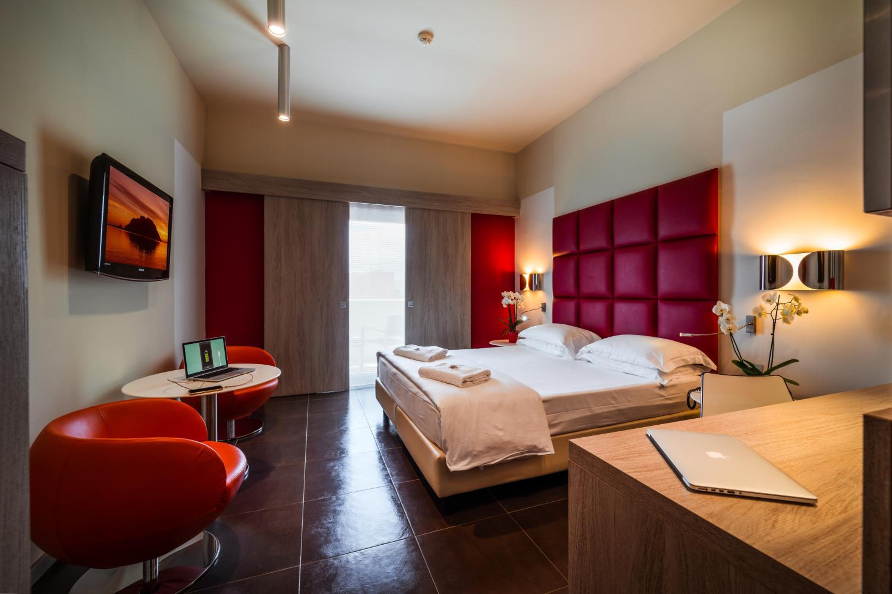 Superior Double Room with Balcony - Photo 1
