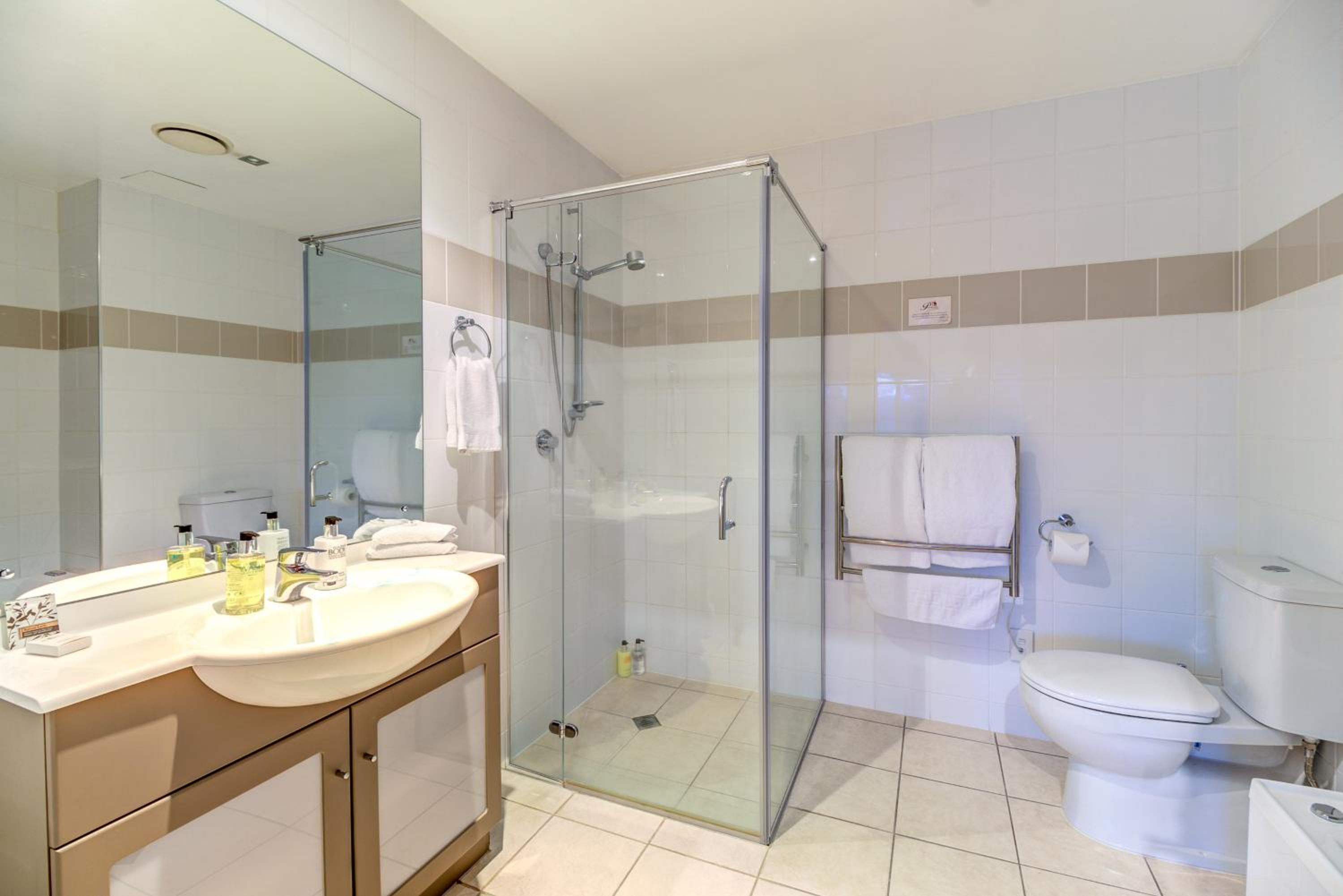 Executive Room - Photo 6
