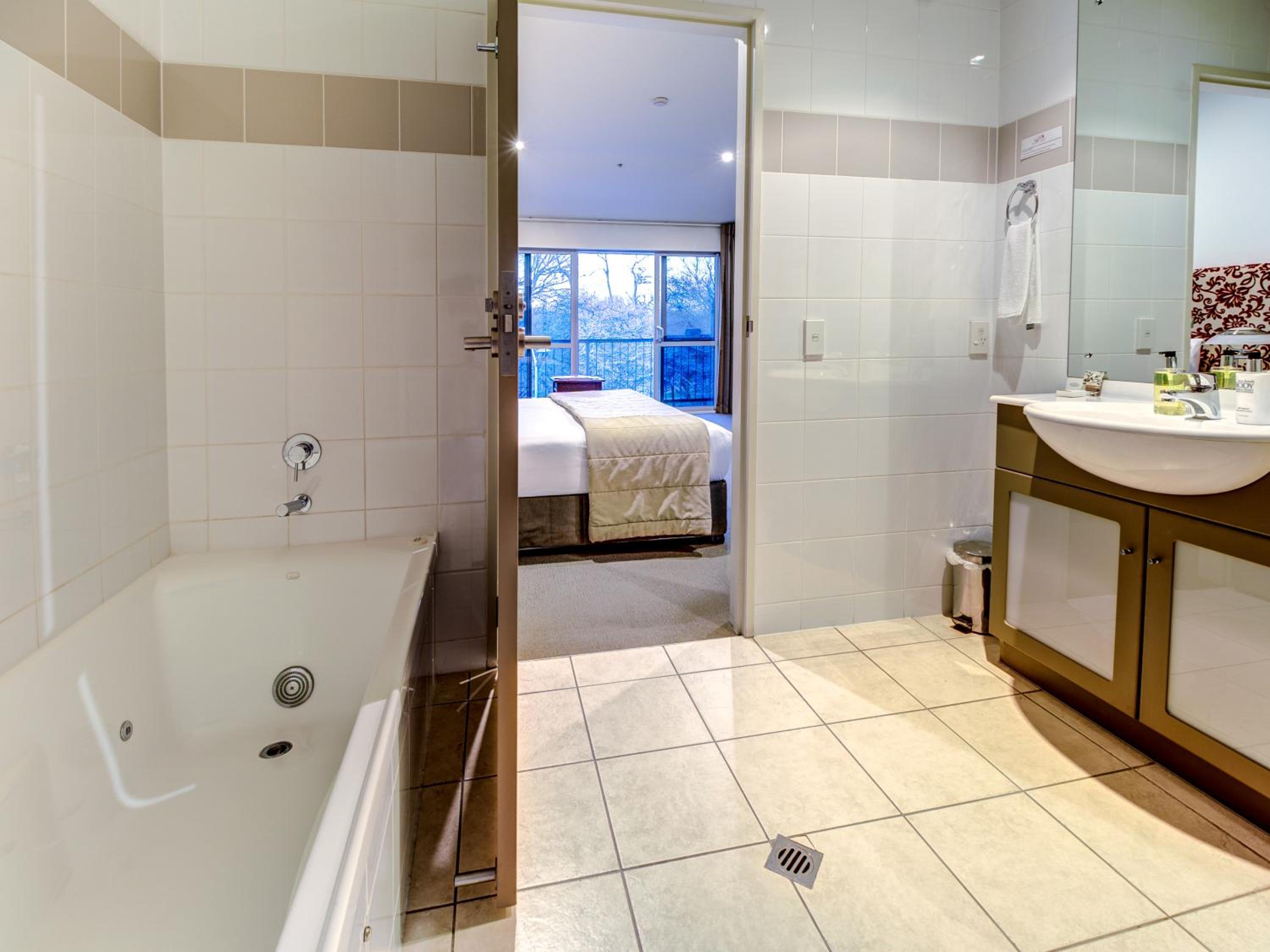 Executive Room - Photo 8