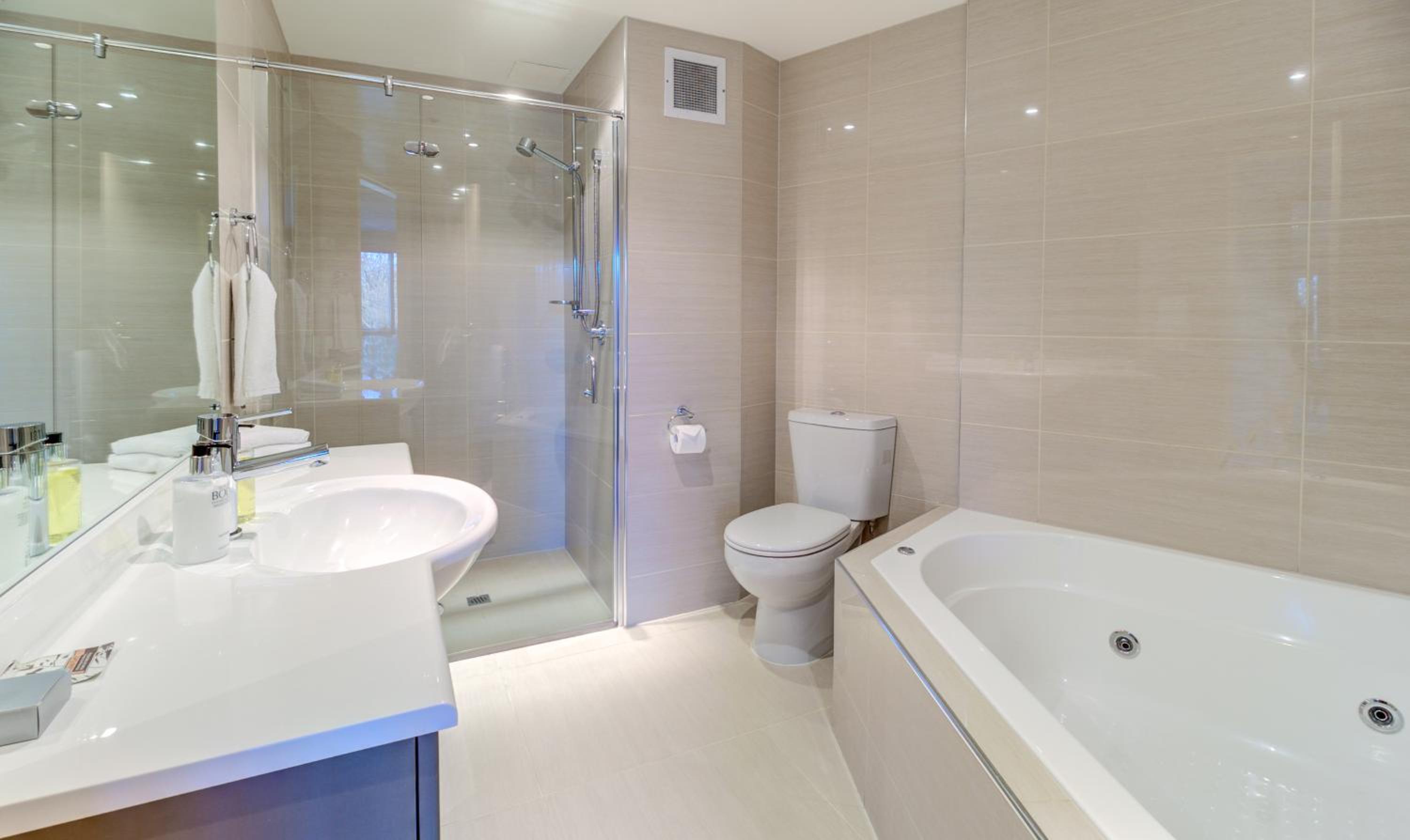 Premier Executive Room - Photo 4