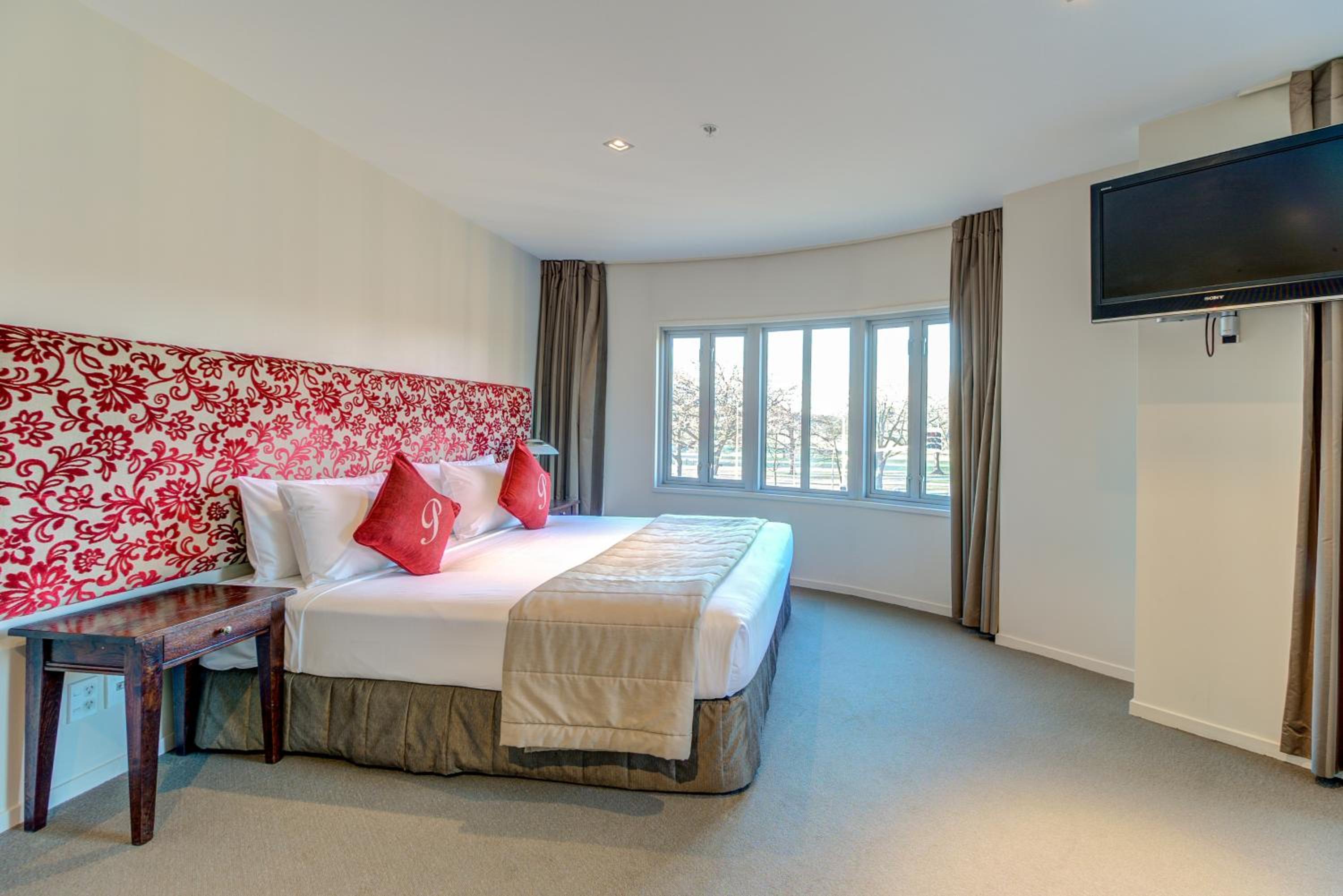 Premier Executive Room - Photo 6