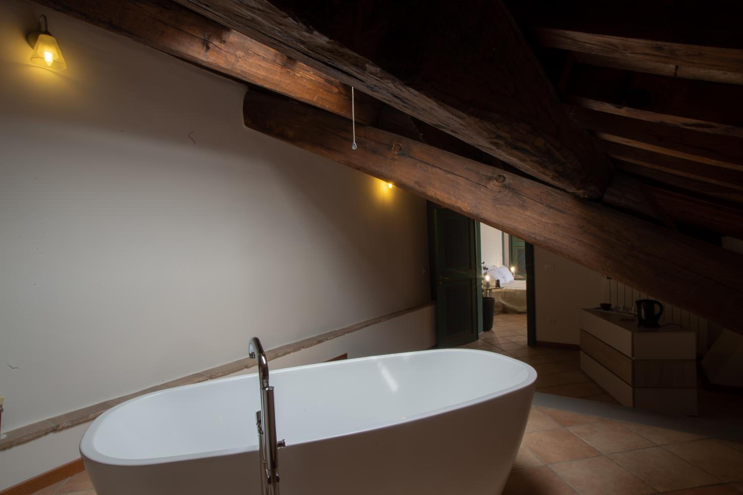 Suite - Photo 21