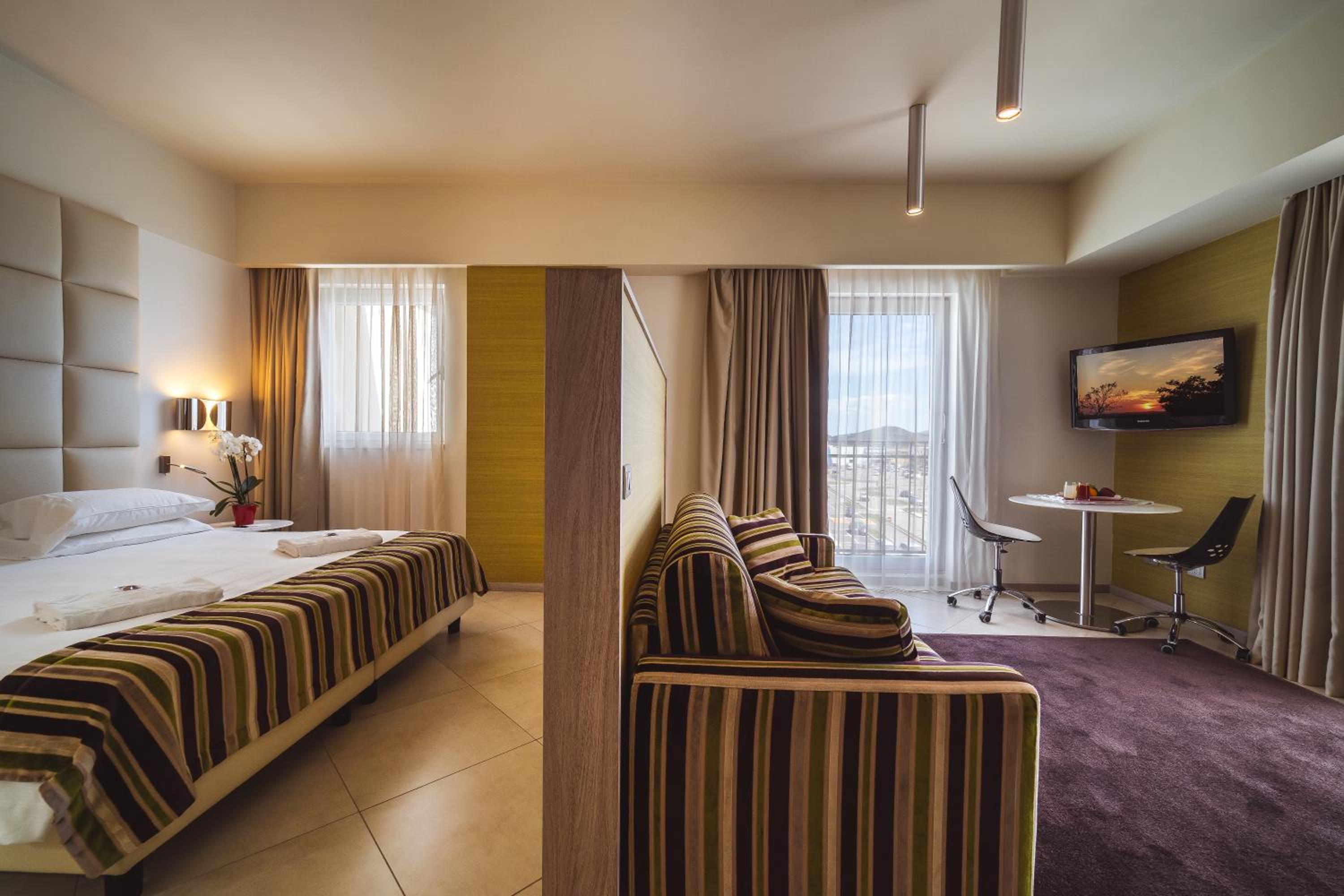 Suite with Jacuzzi - Photo 8