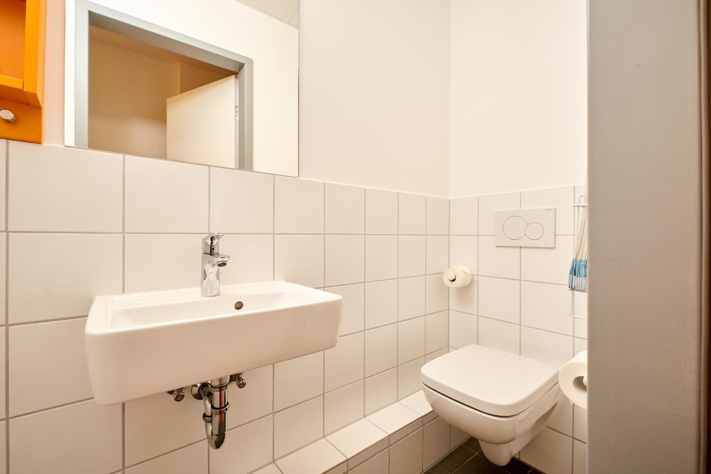 Family Room with Bathroom photo 2