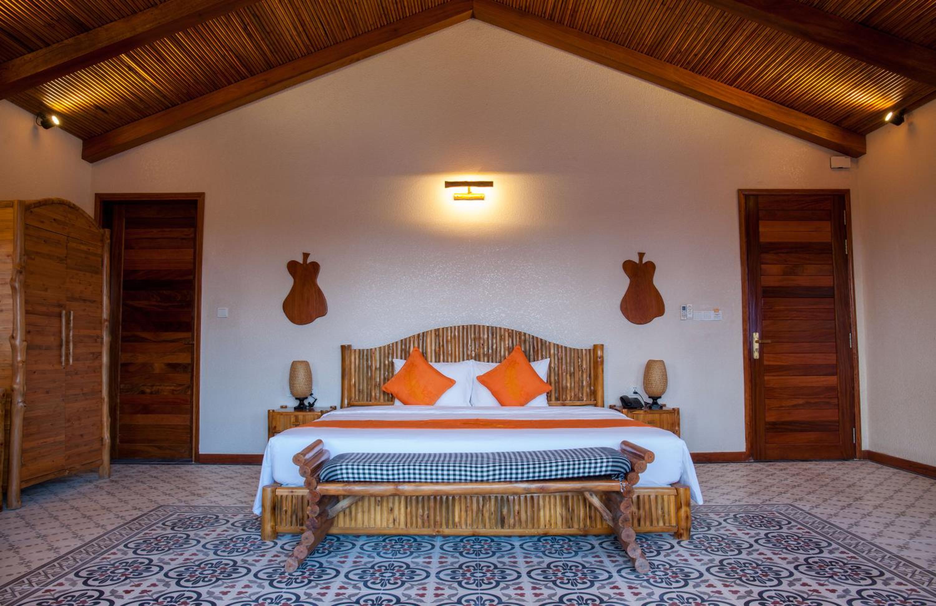 Deluxe Family Room - Photo 13