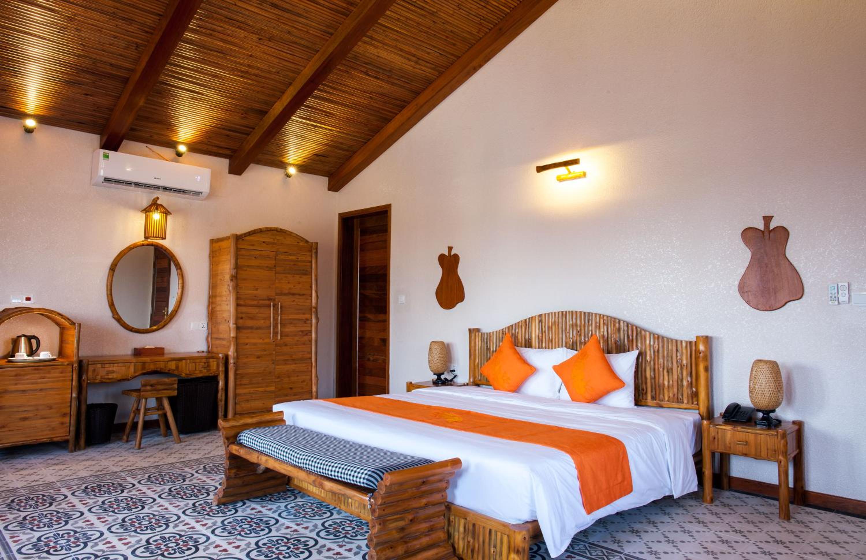 Deluxe Double Room - Photo 13