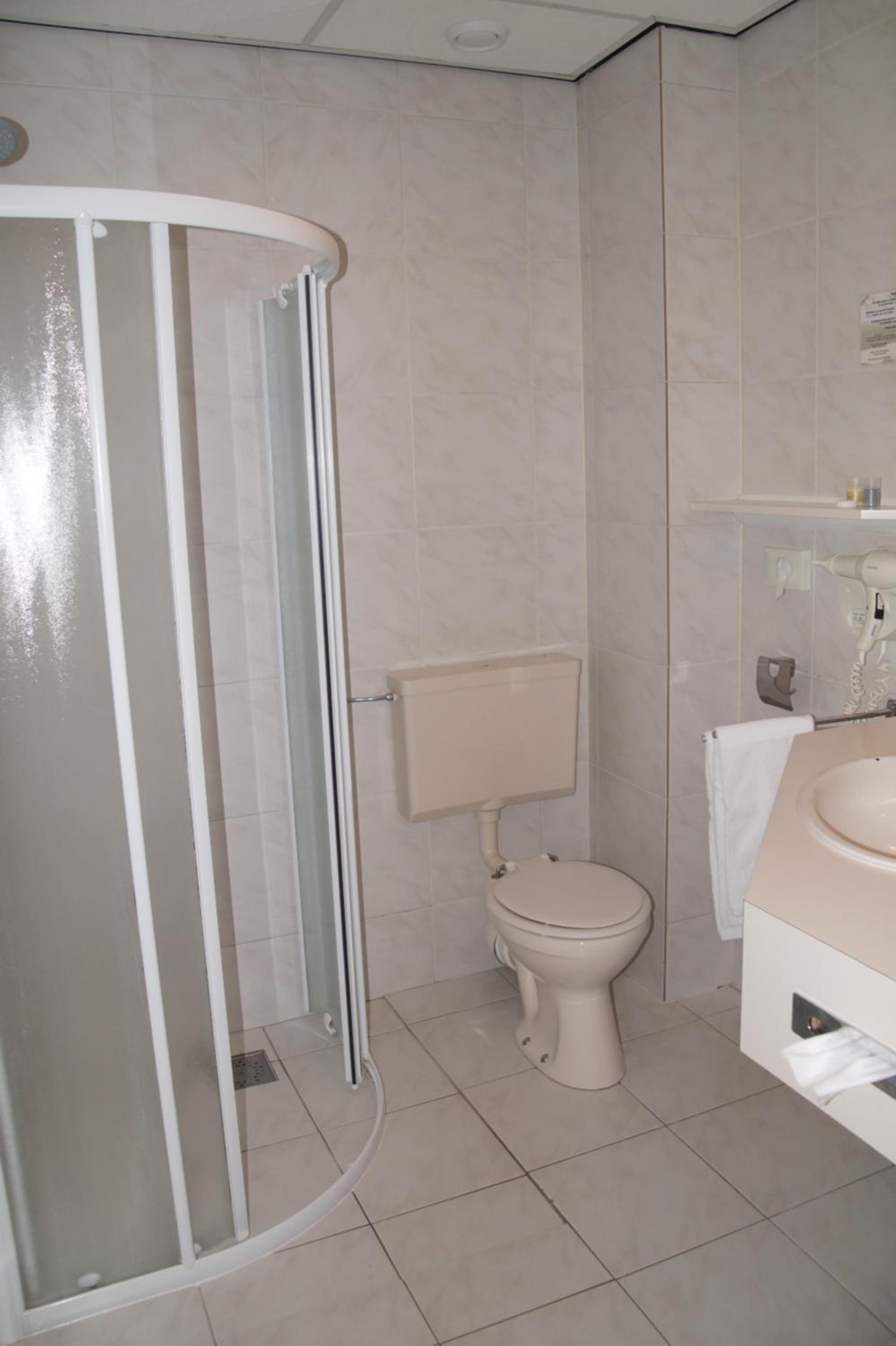 Small Double or Twin Room - Photo 5