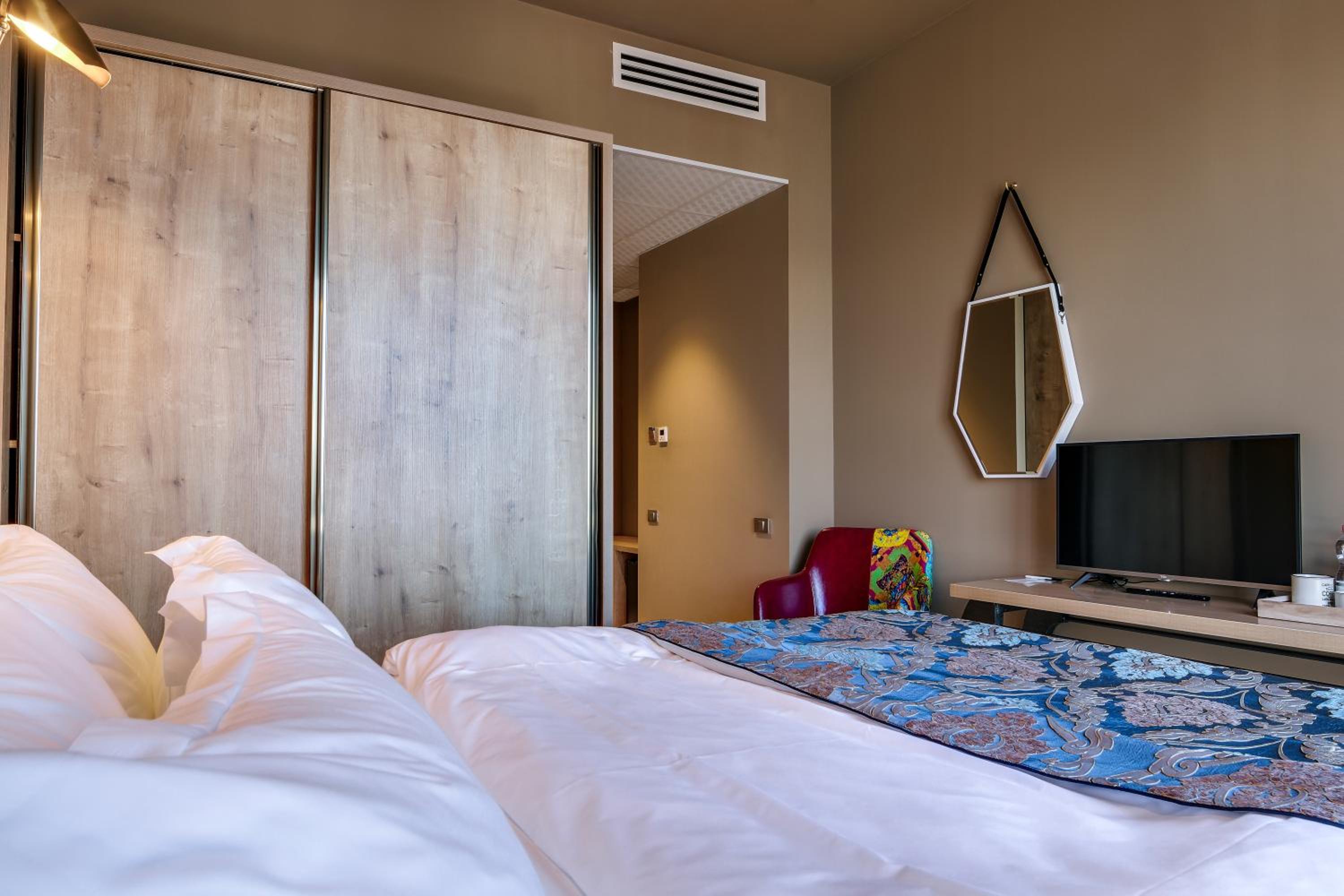 Budget Double Room - Photo 4
