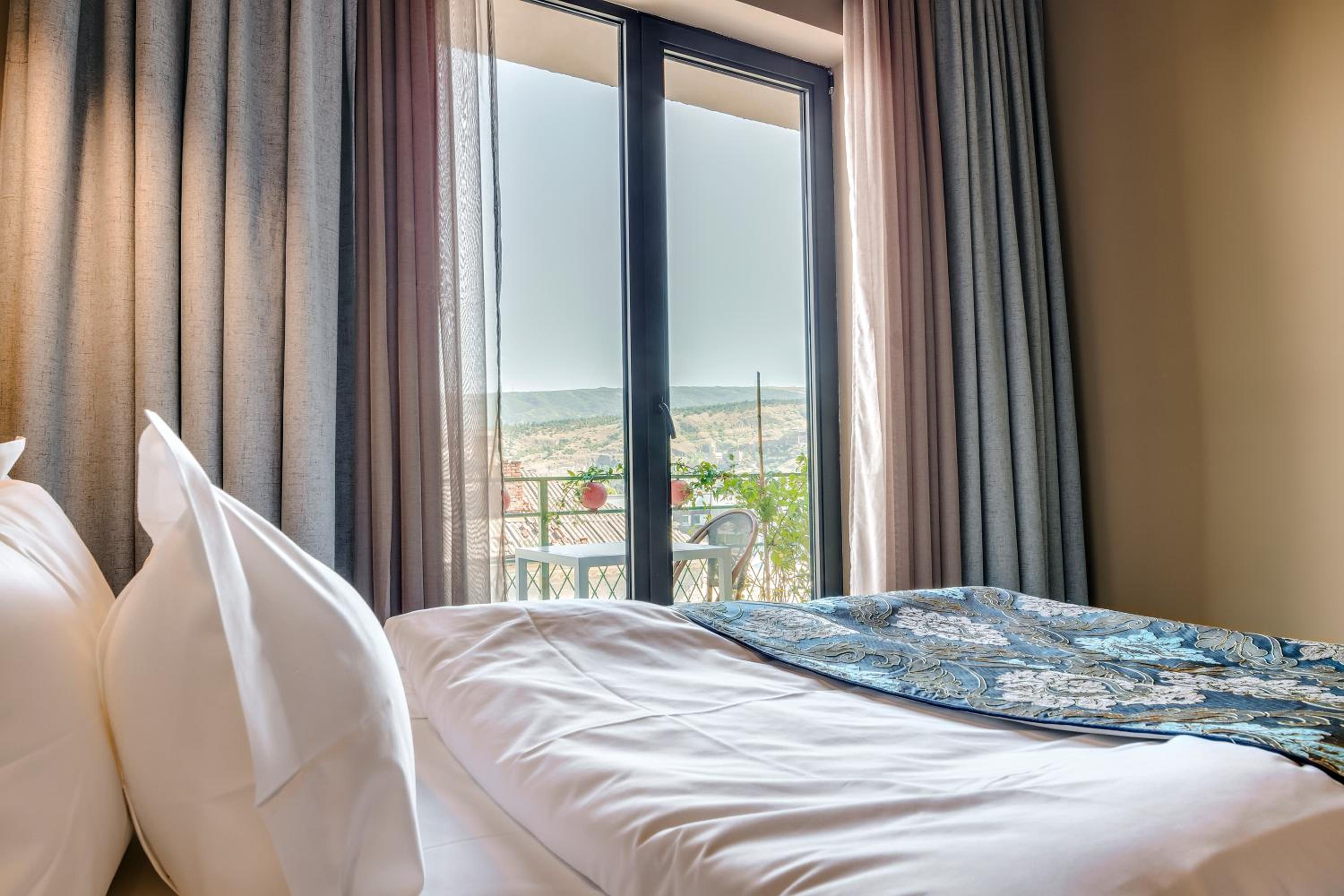 Twin Room with Balcony - Photo 2