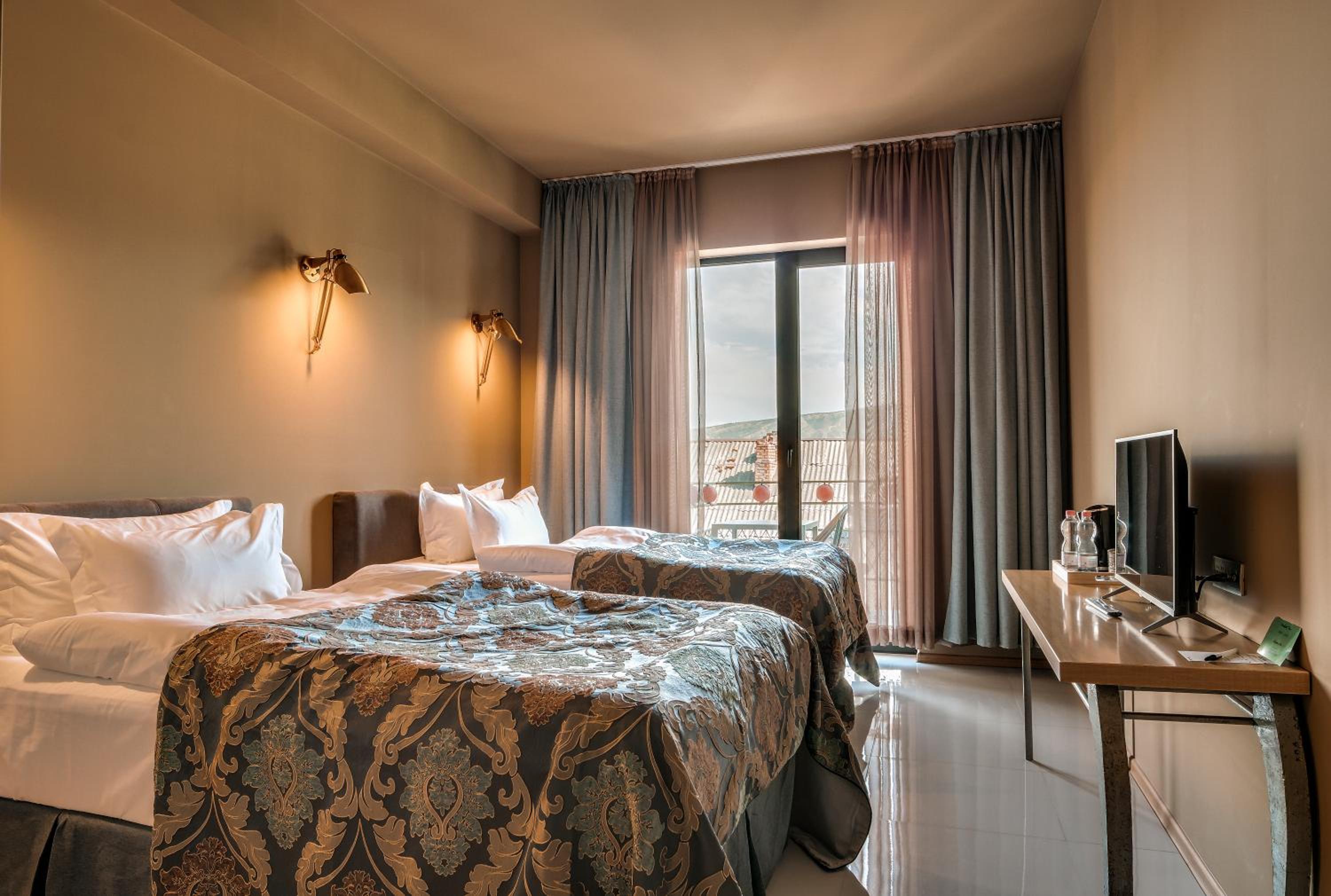Twin Room with Balcony - Photo 1