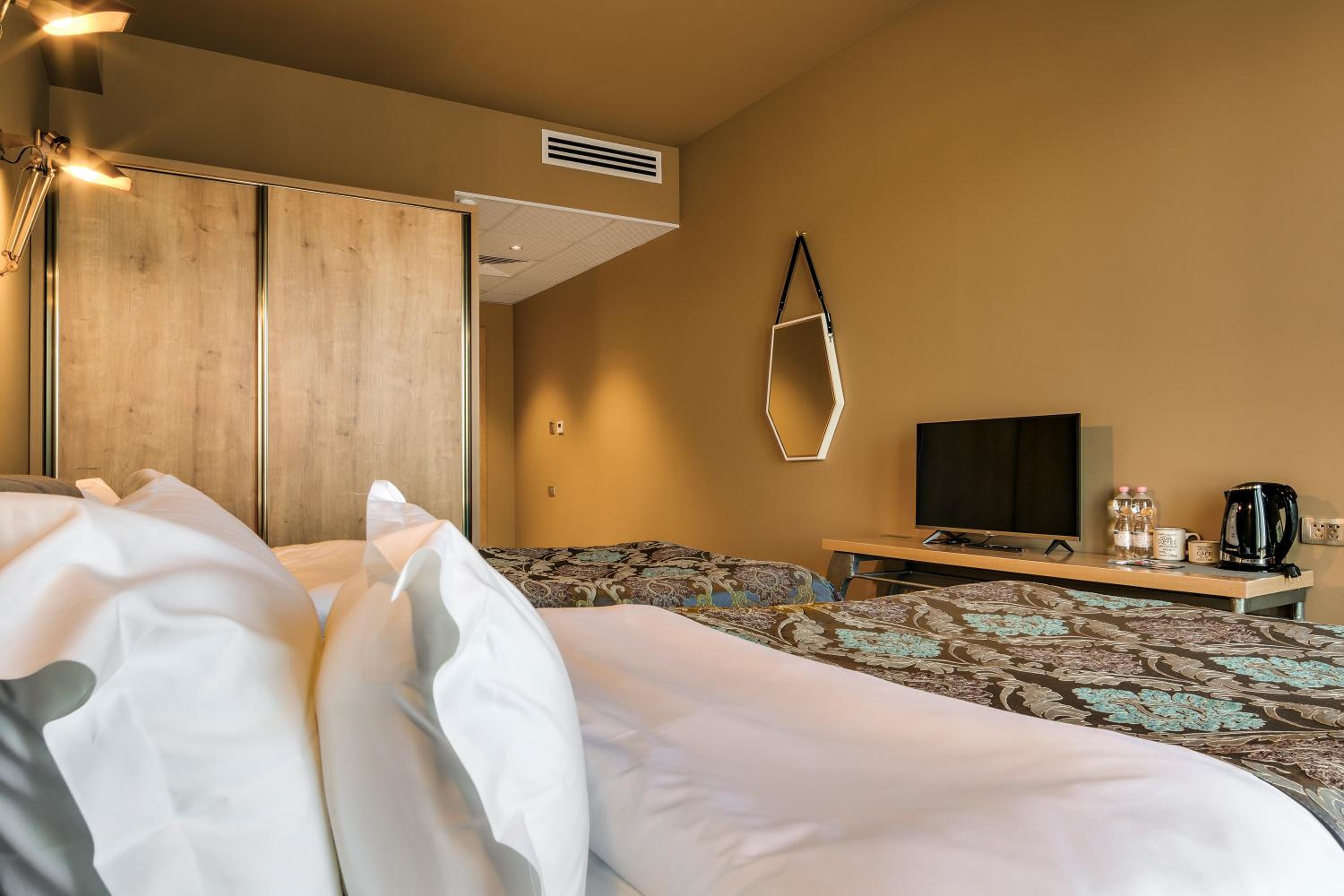 Budget Twin Room - Photo 5