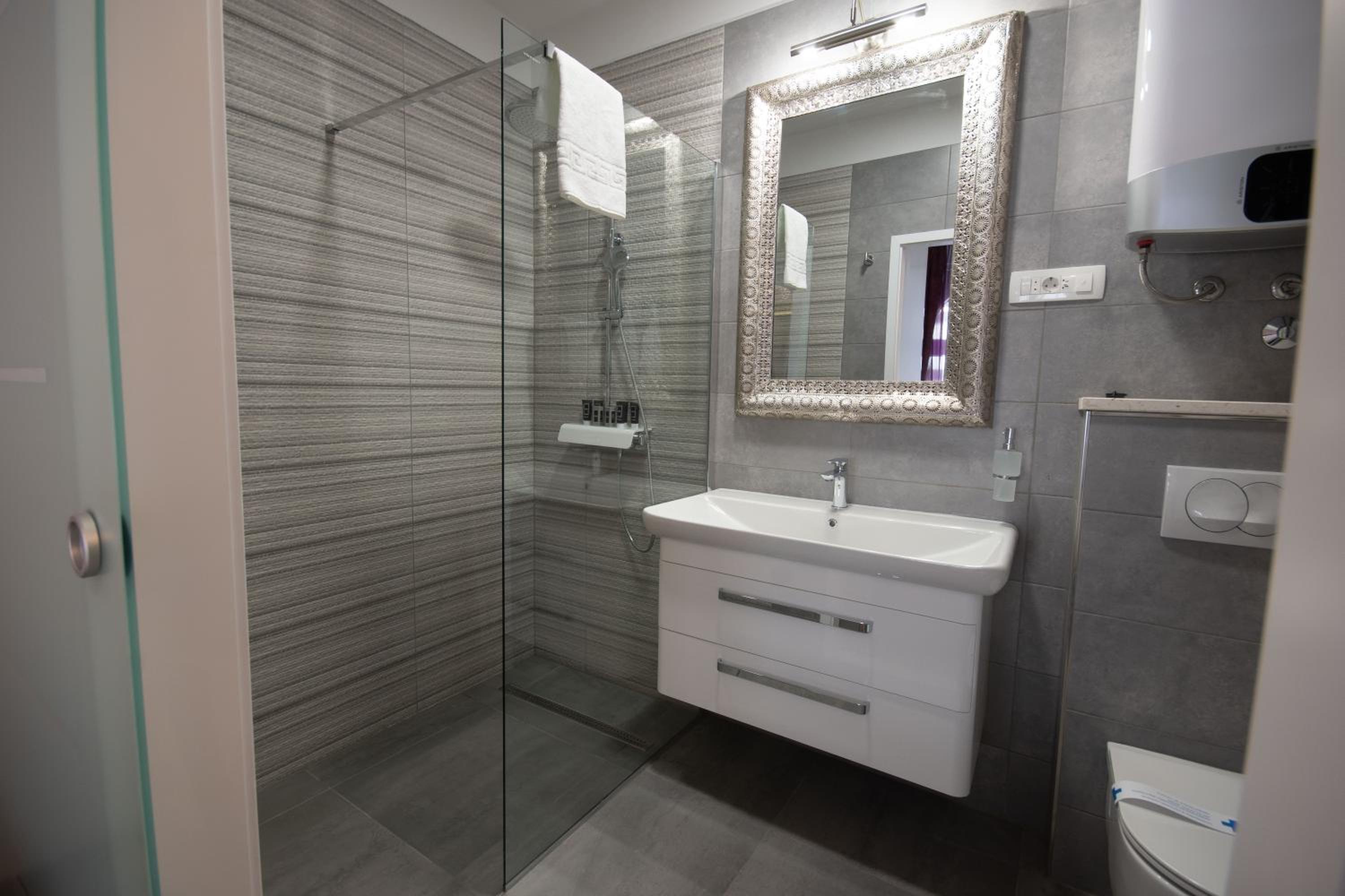 Double or Twin Room with Extra Bed photo 3