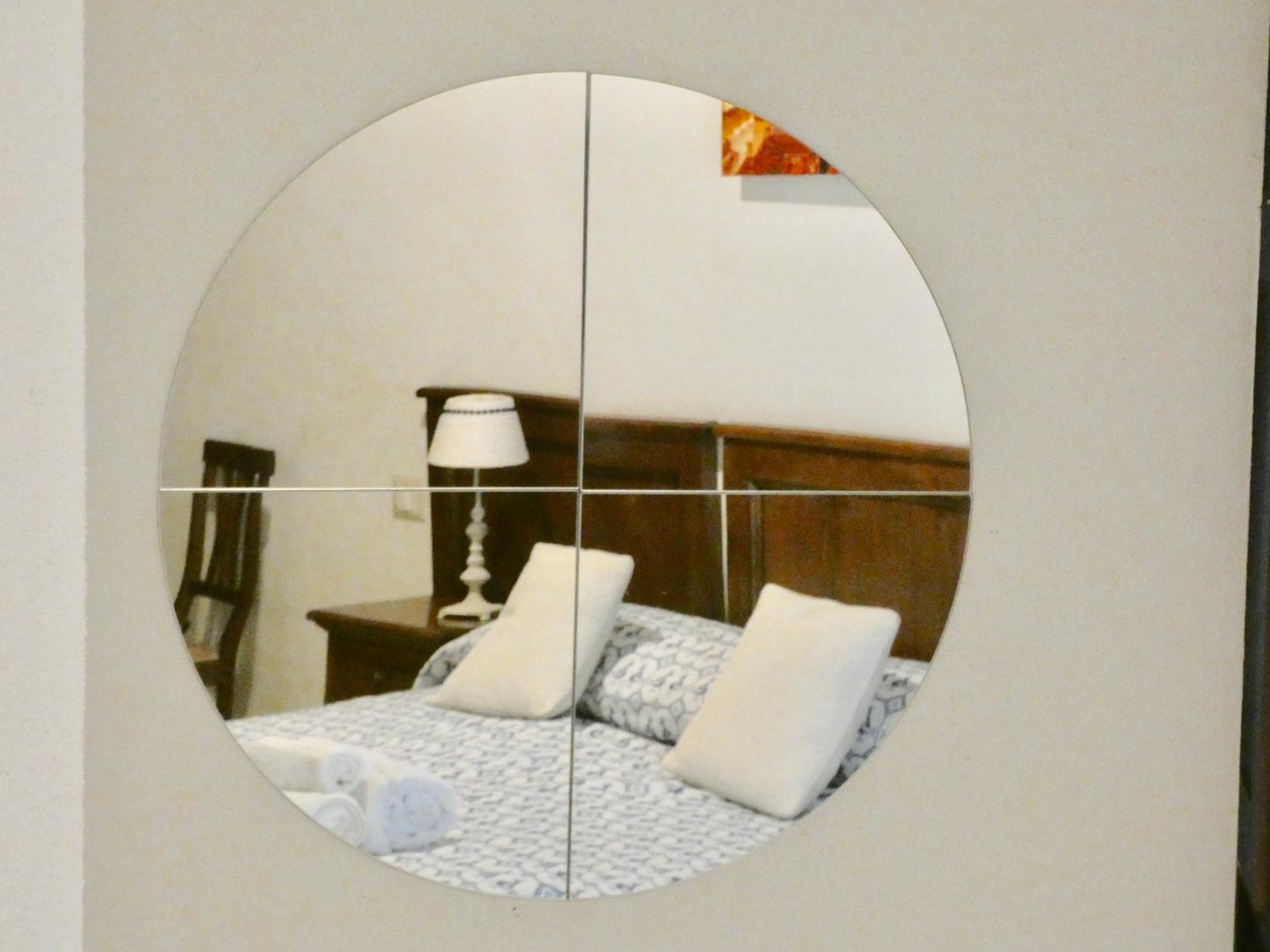 Large Double or Twin Room - Photo 10