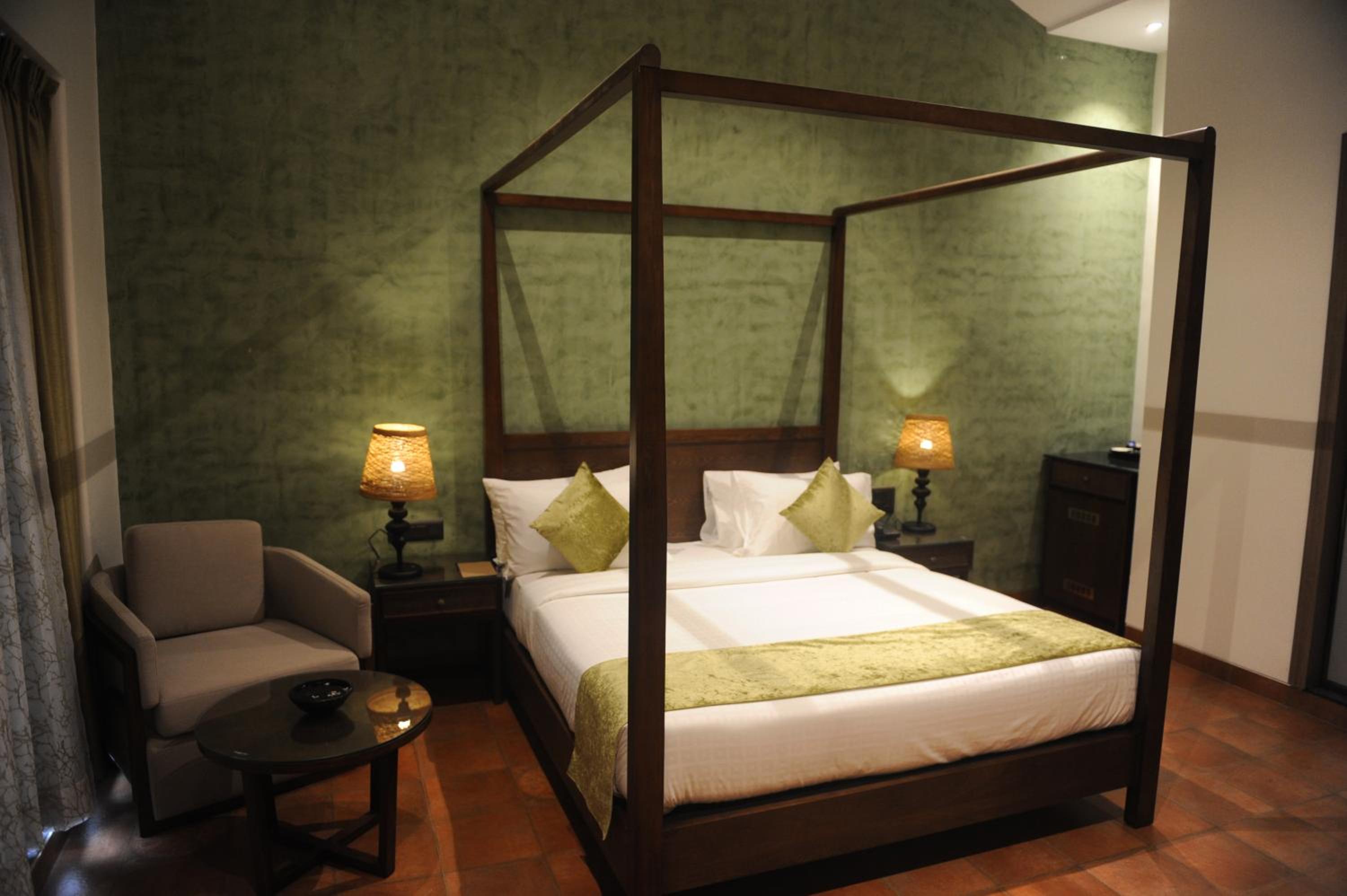 Double Room with Patio - Photo 13
