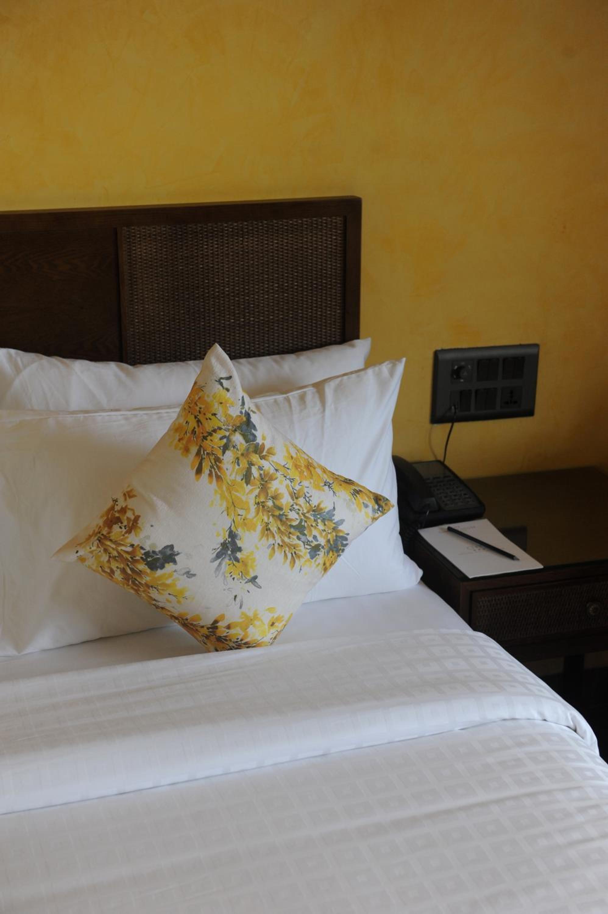 Deluxe Room - Photo 5