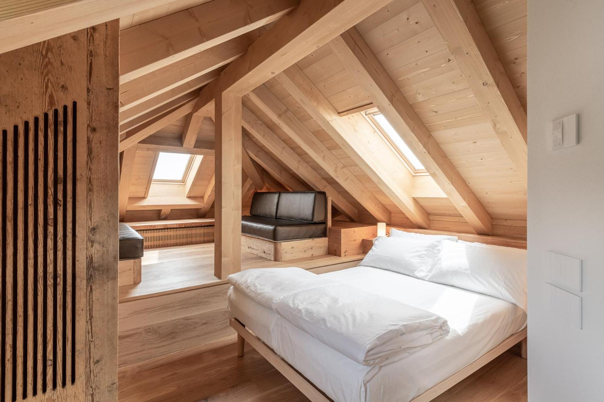 Deluxe Attic  photo 3