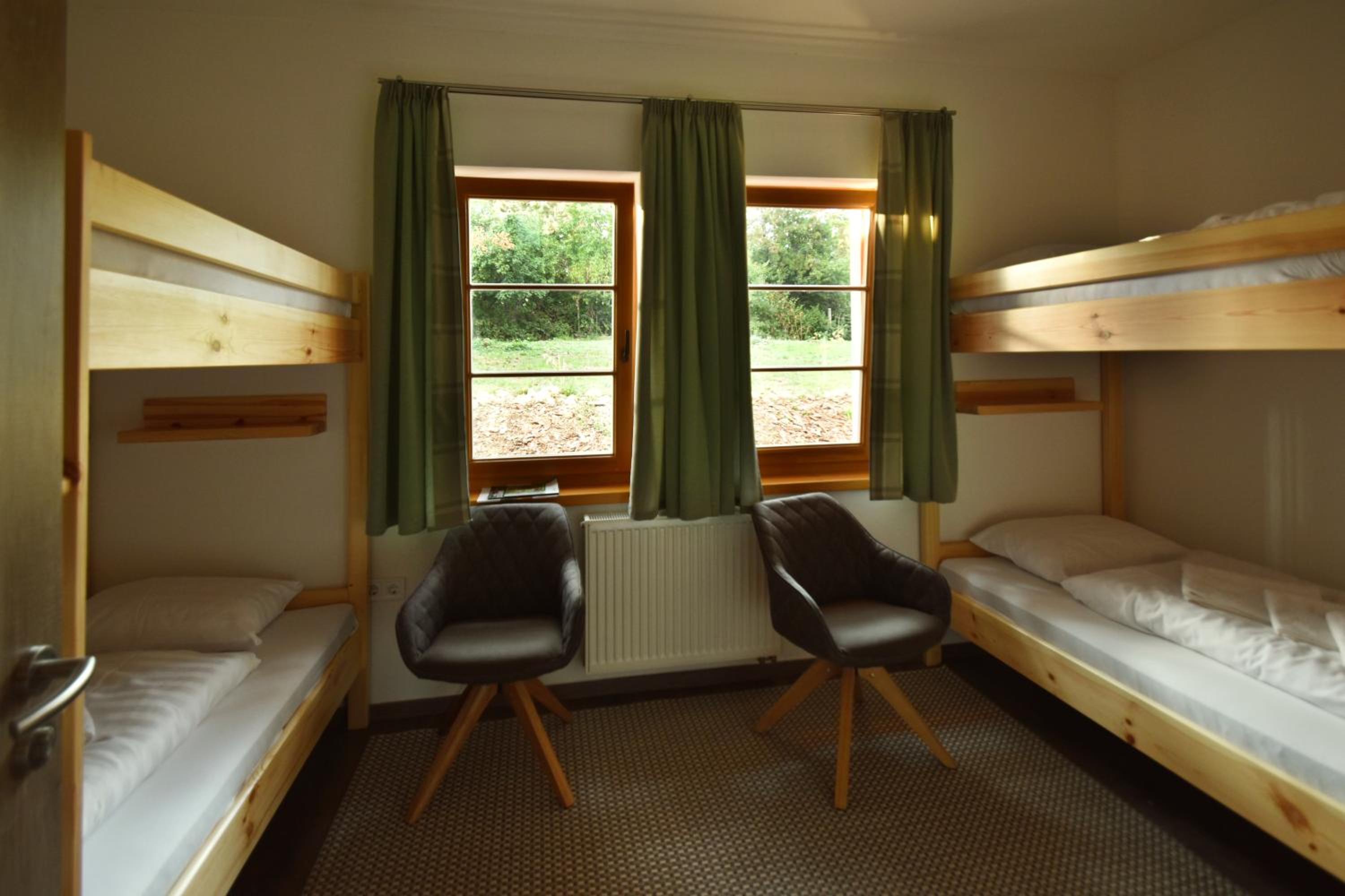 Quadruple Room with Garden View - Photo 4