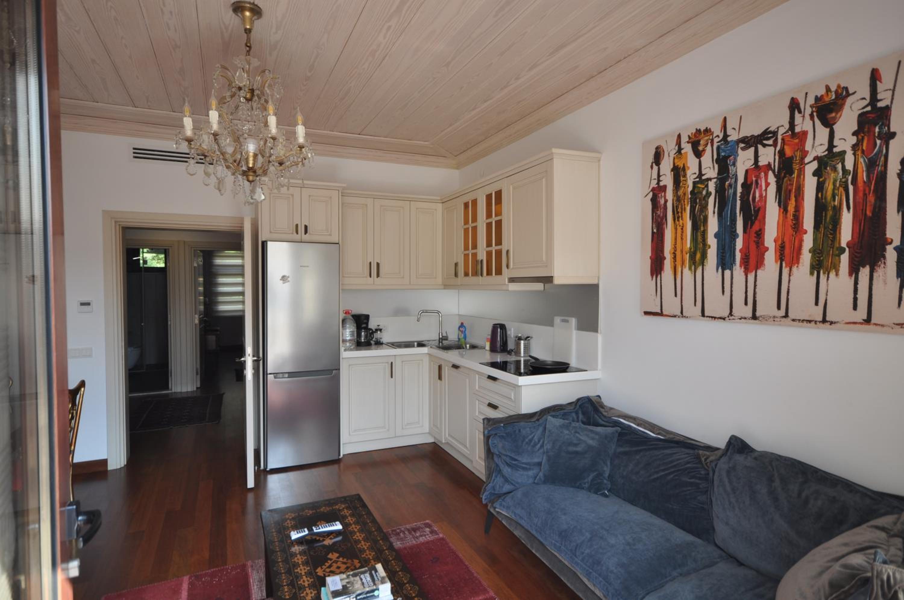 Apartment with Balcony photo 2