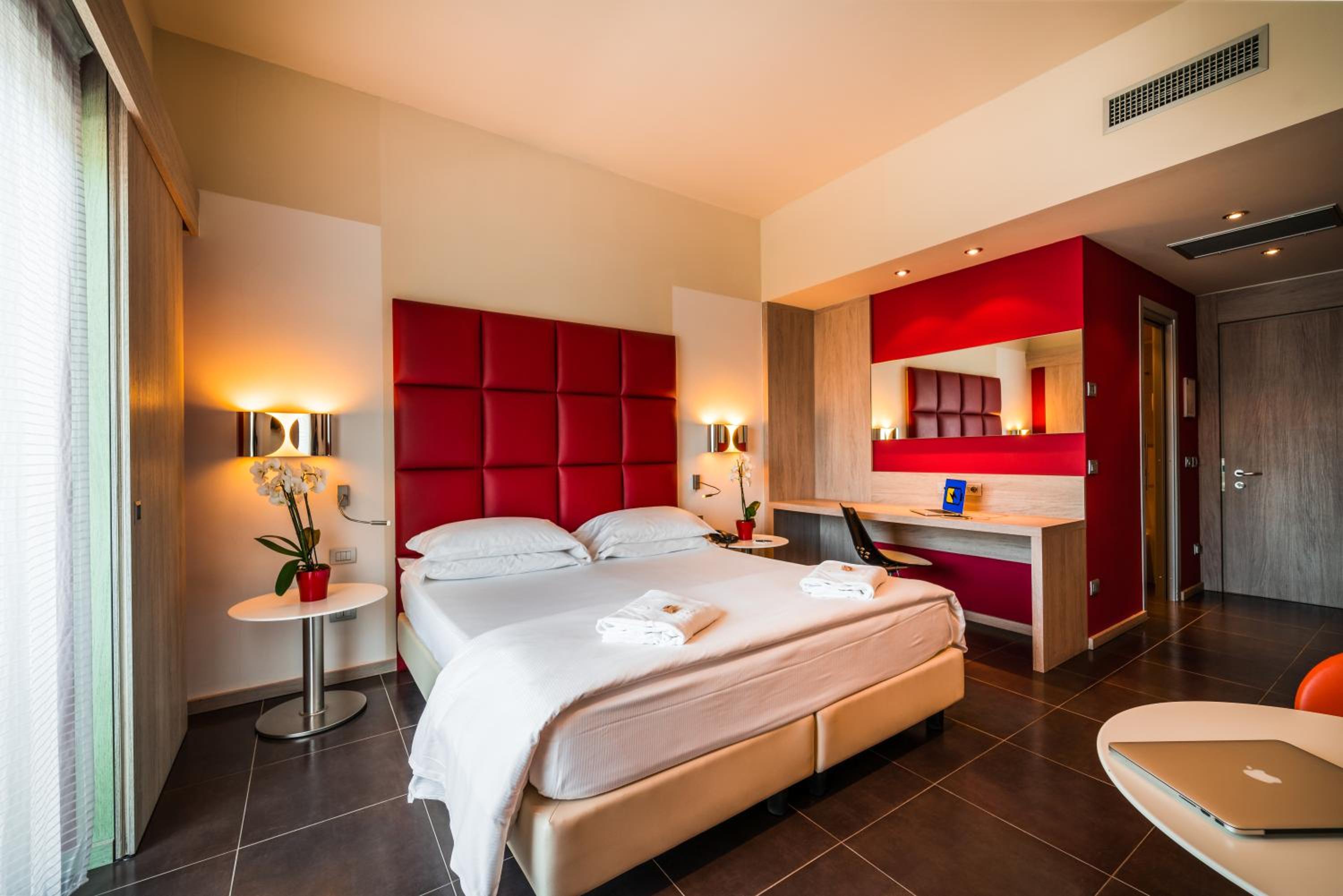 Standard Double or Twin Room - Photo 1