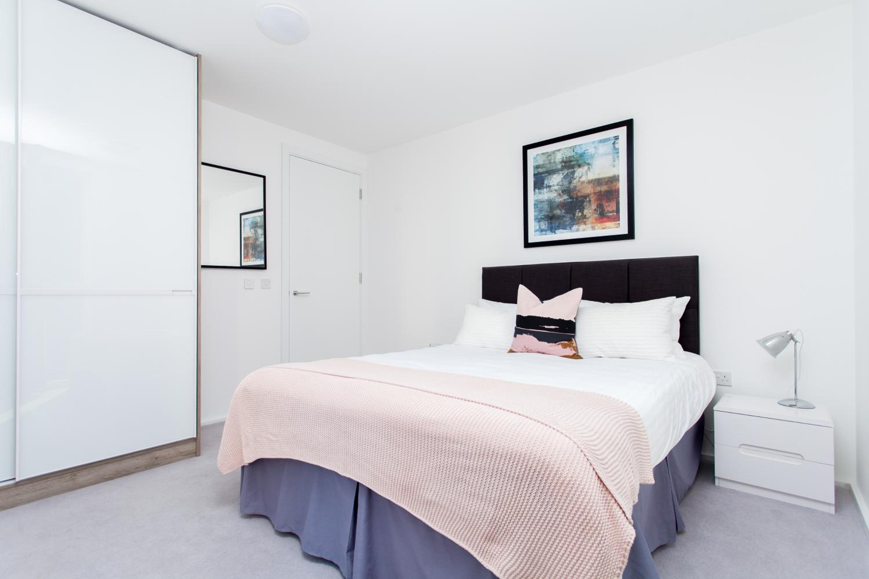 One-Bedroom Apartment photo 2