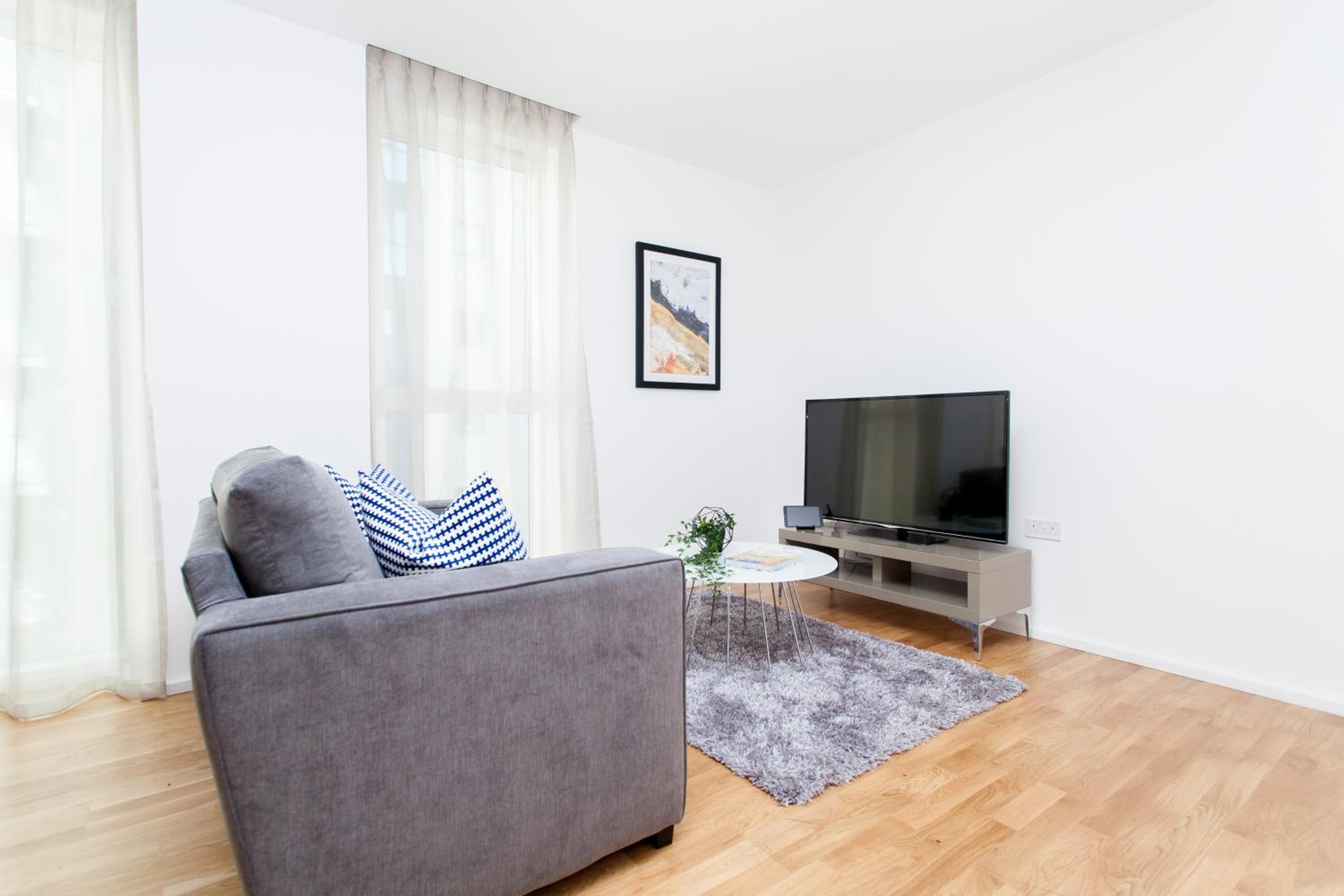 One-Bedroom Apartment photo 1