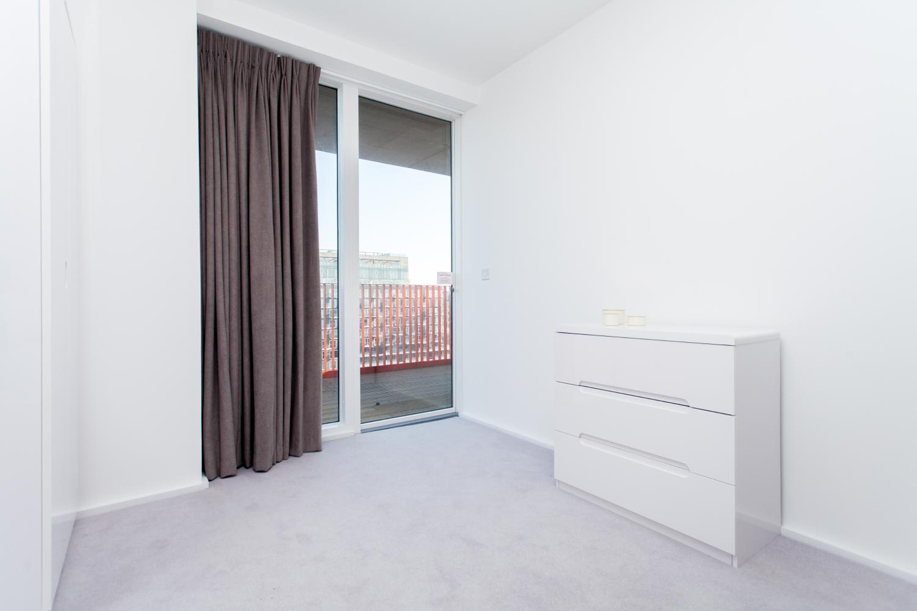 Four-Bedroom Apartment with Balcony  photo 1