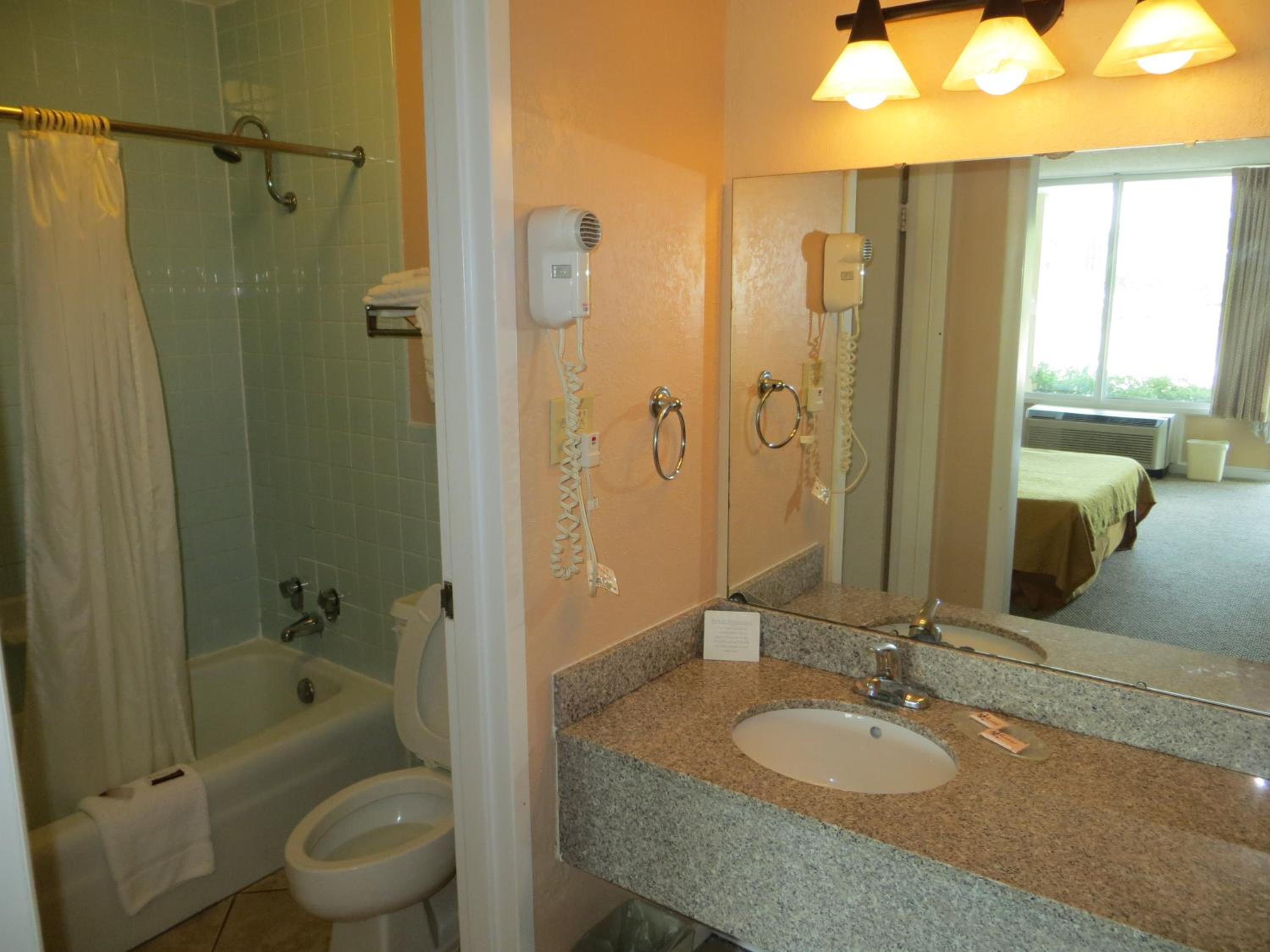 Double Room with Two Double Beds - Non-Smoking - Photo 6