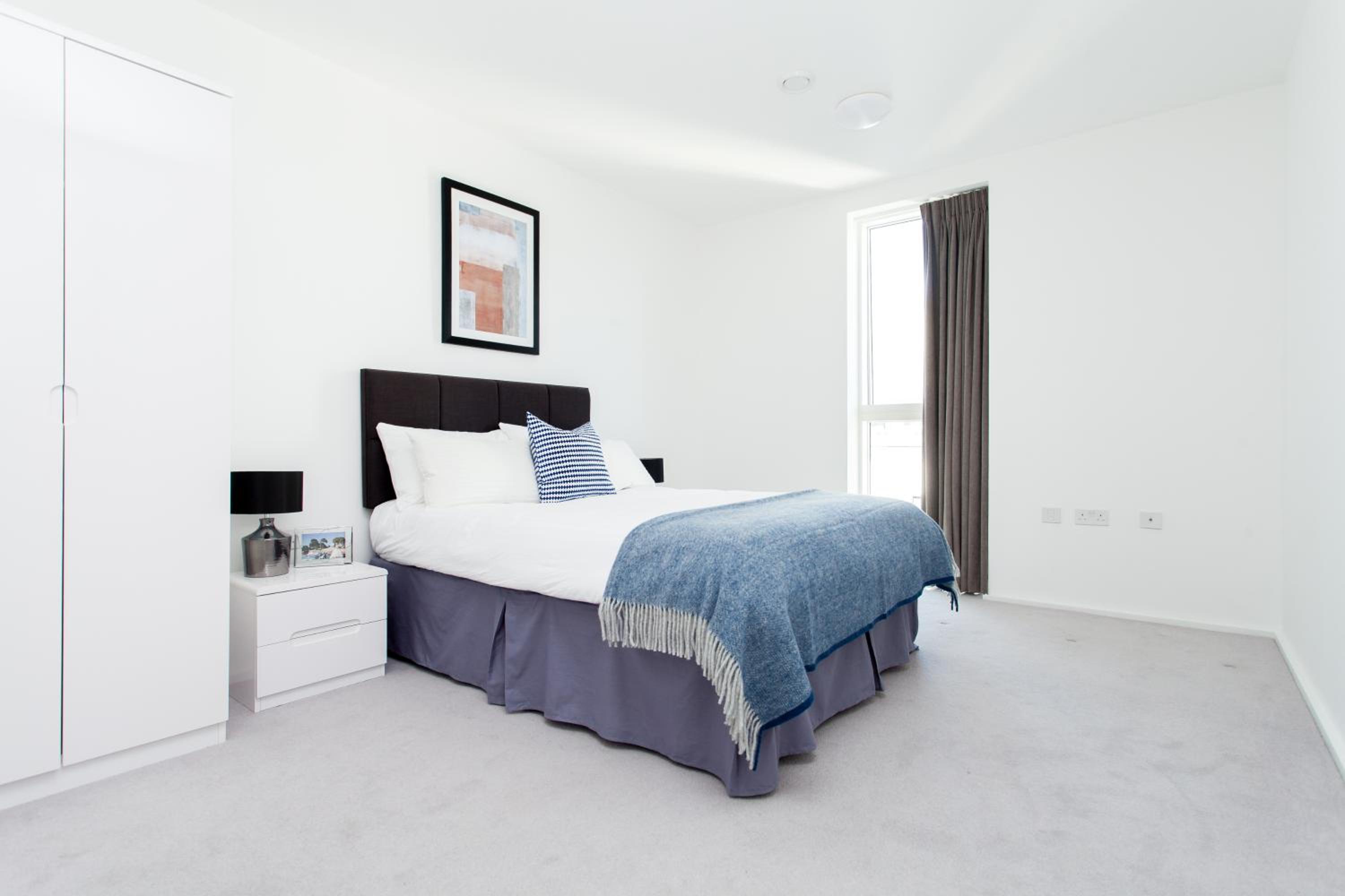Four-Bedroom Apartment with Balcony  photo 2