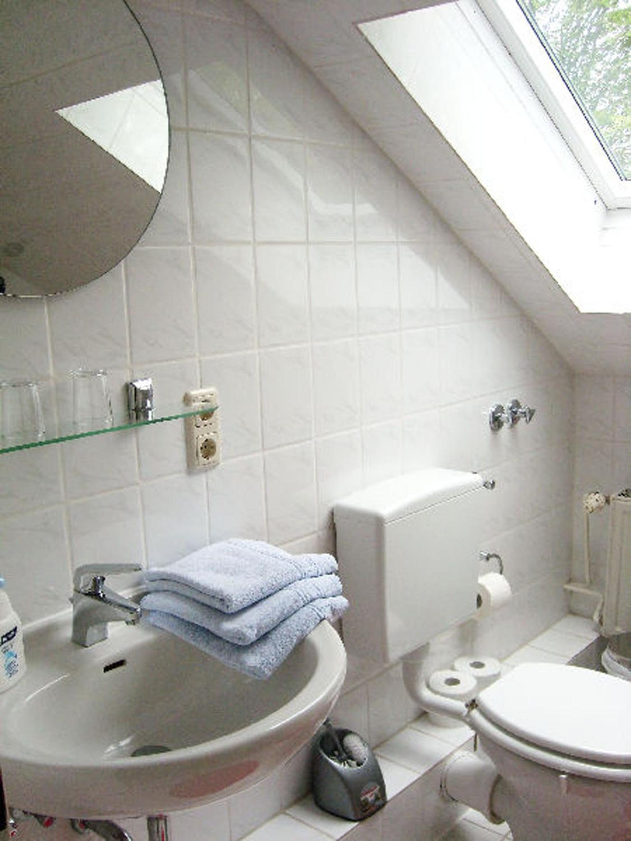 Small One-Bedroom Apartment - 2 - Photo 13
