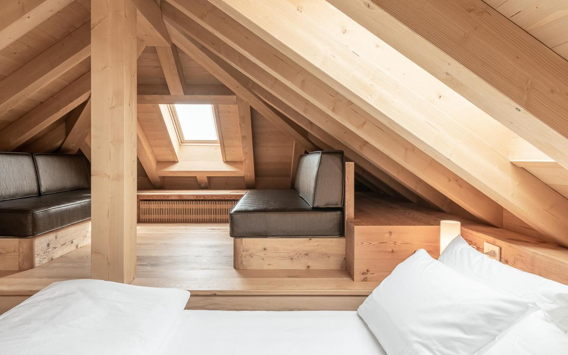 Deluxe Attic  photo 1
